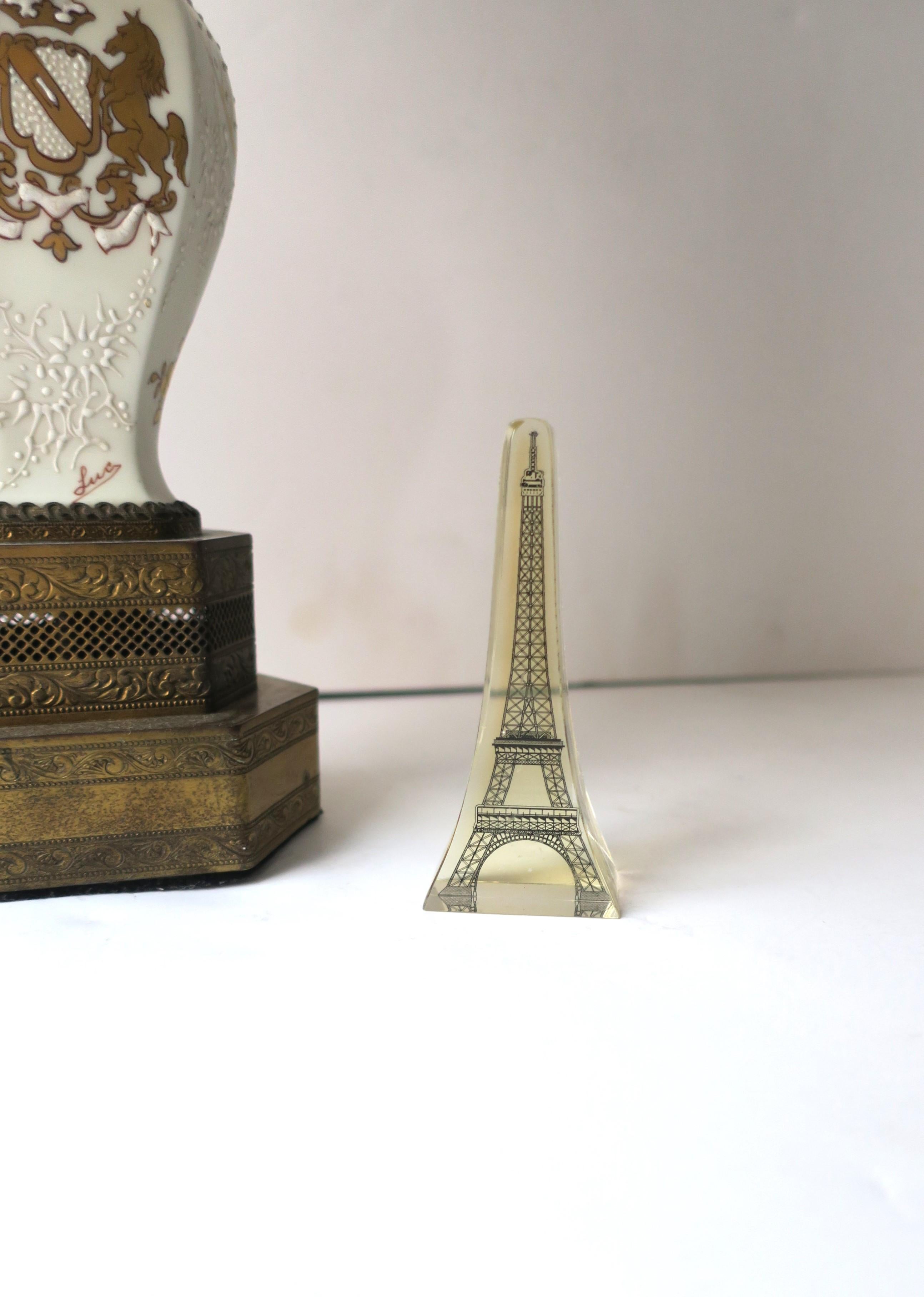 Paris Eiffel Tower in the style of Brazilian Artist Abraham Palatnik In Good Condition For Sale In New York, NY