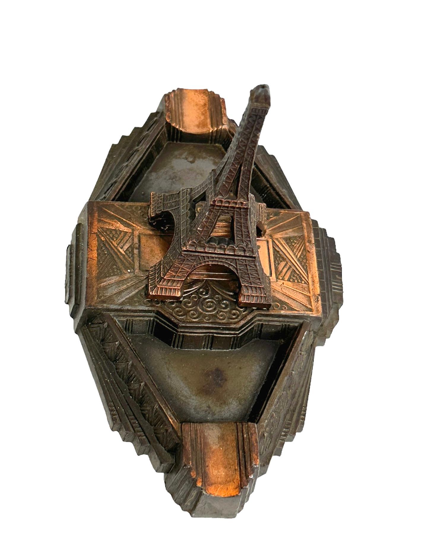 Paris France Eiffel Tower Souvenir Building Architectural Model Ashtray, vintage In Good Condition For Sale In Nuernberg, DE