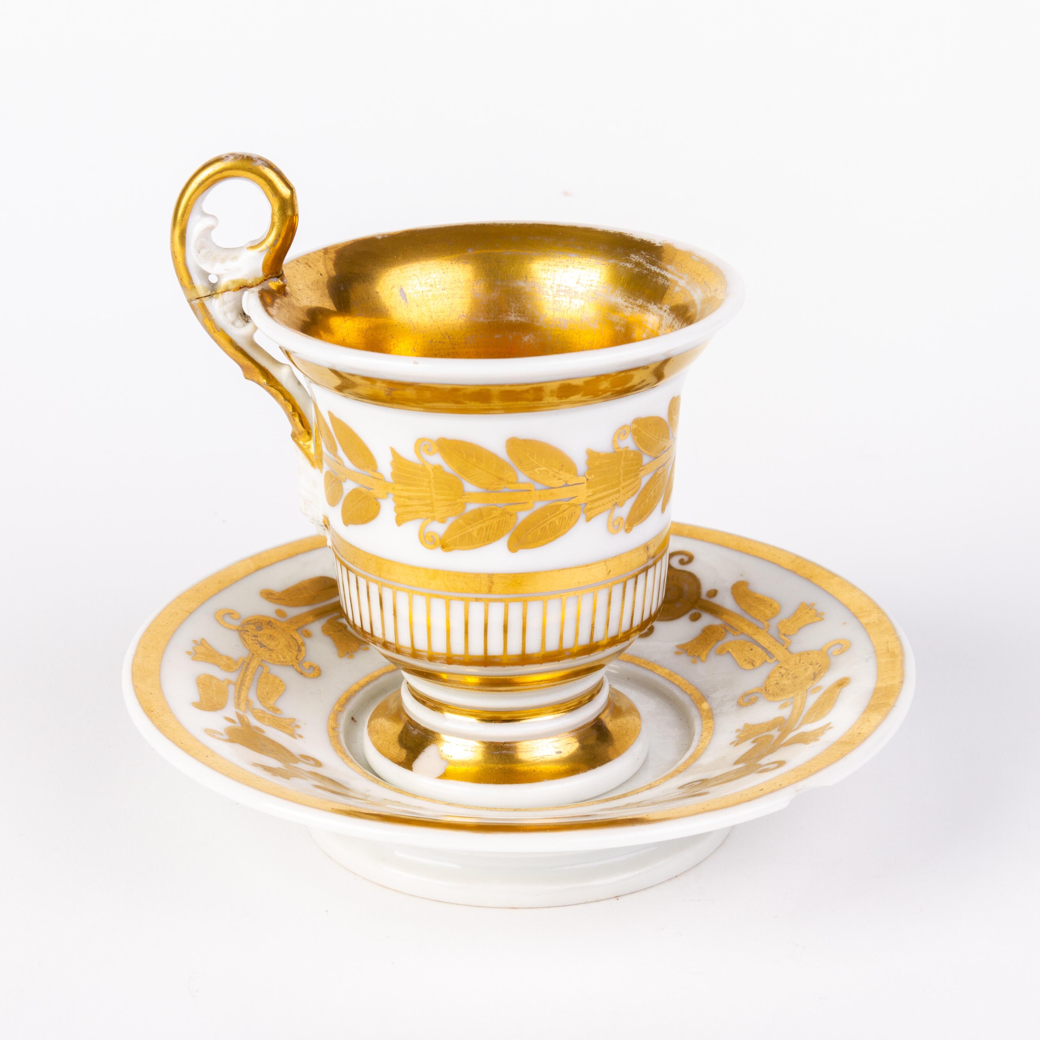 Paris French Gilt Porcelain Empire Teacup & Saucer ca. 1790 18th Century
Good condition overall, with restoration to cup's handle
From a private collection.
Free international shipping.