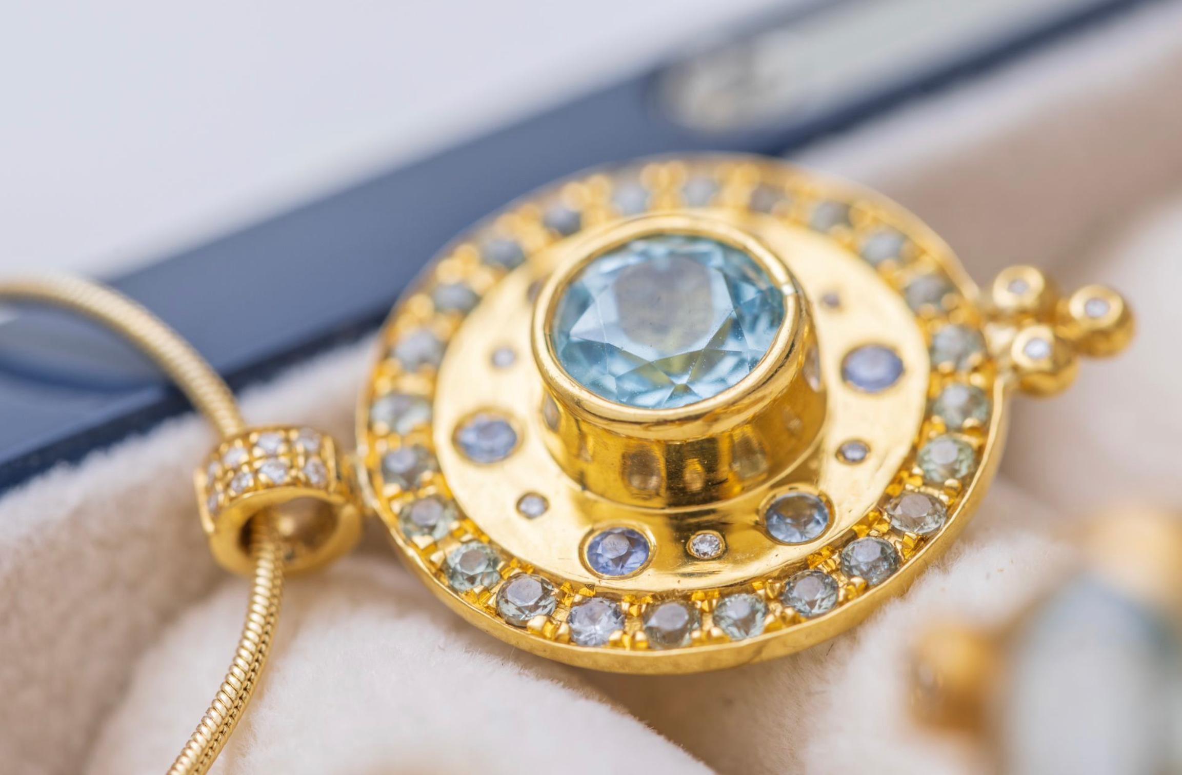 Bizantino Paris & Lily, Ciondolo fatto a mano in oro 22 carati, acquamarina, zaffiro blu e diamante in vendita