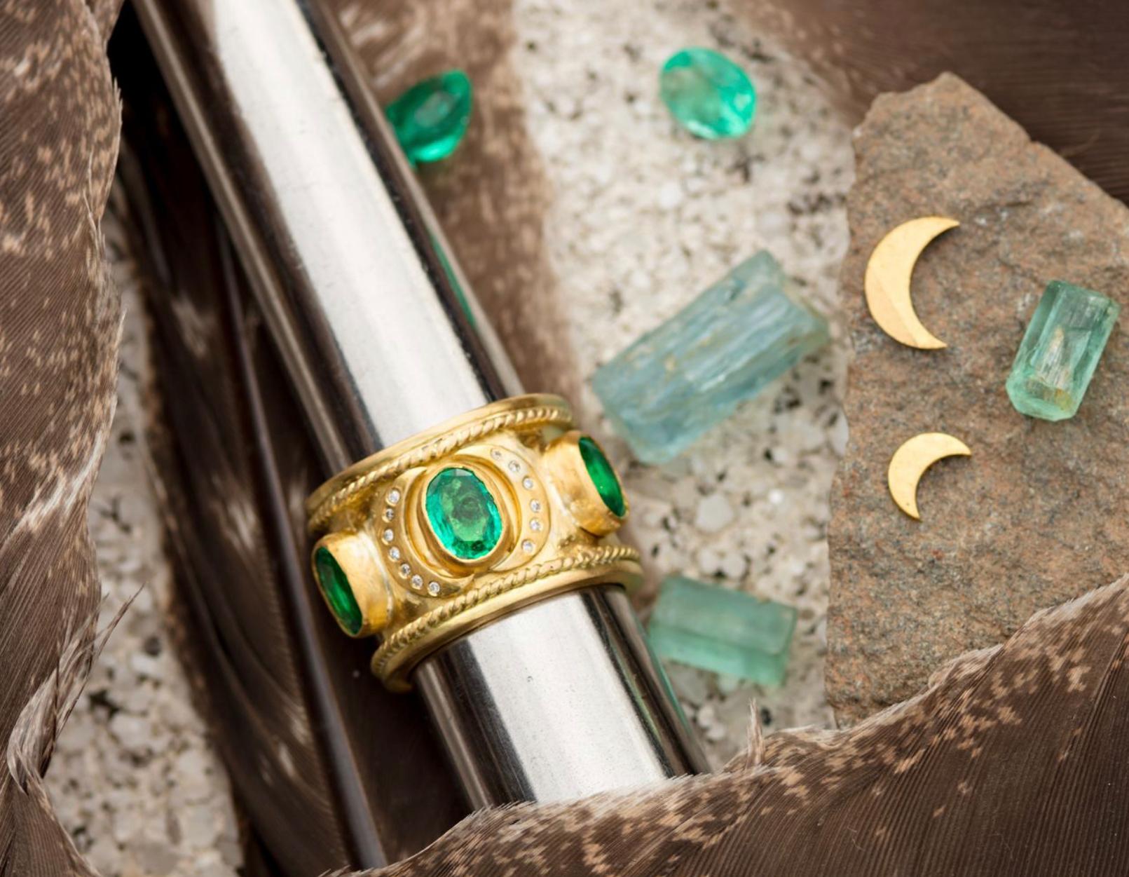 emerald 22k gold ring