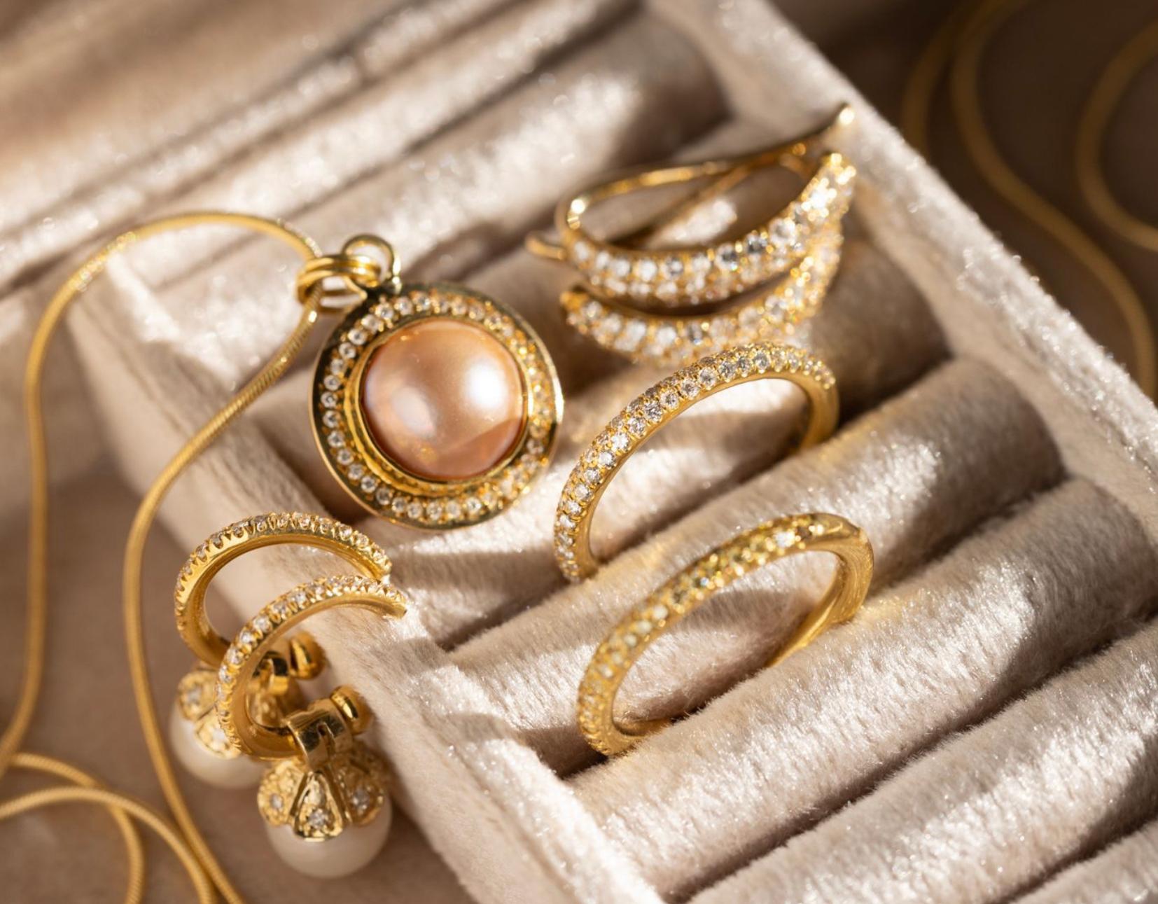 Paris & Lily, Handgefertigter, 22k Gold, gelber Pavé-Diamantring (Brillantschliff) im Angebot