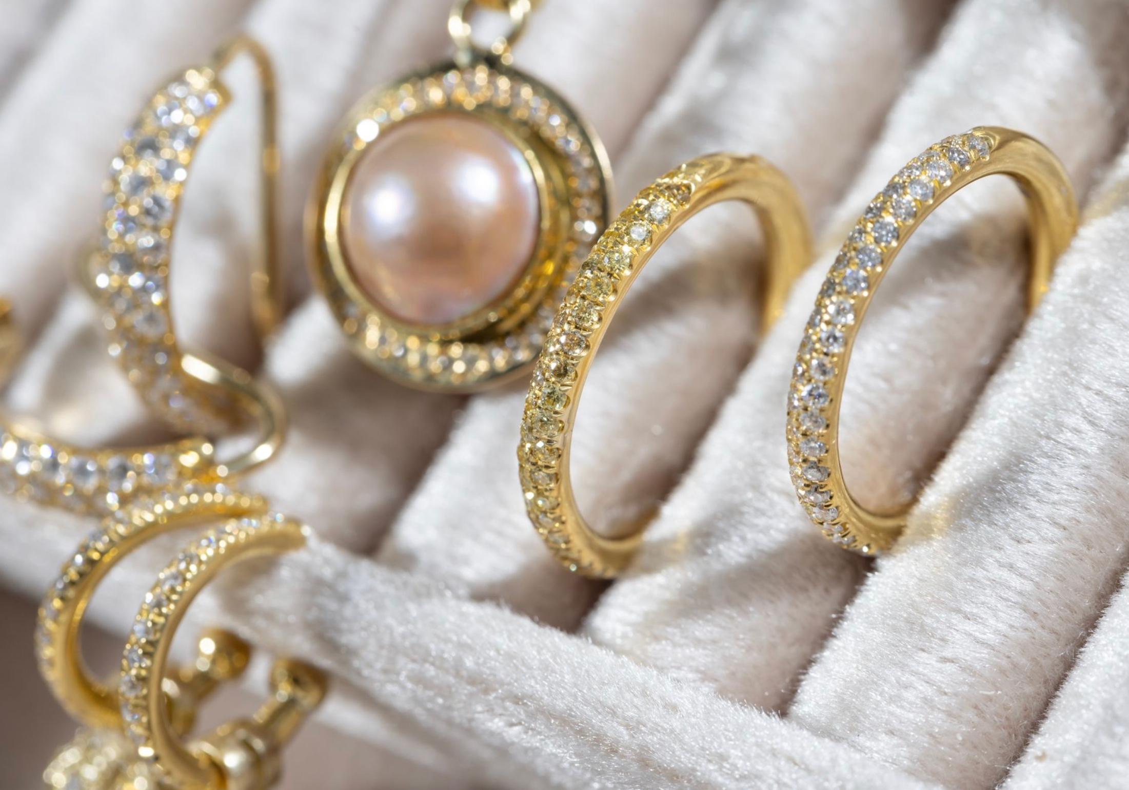 Paris & Lily, bague faite à la main, en or 22 carats, pavé de diamants jaunes Pour femmes en vente