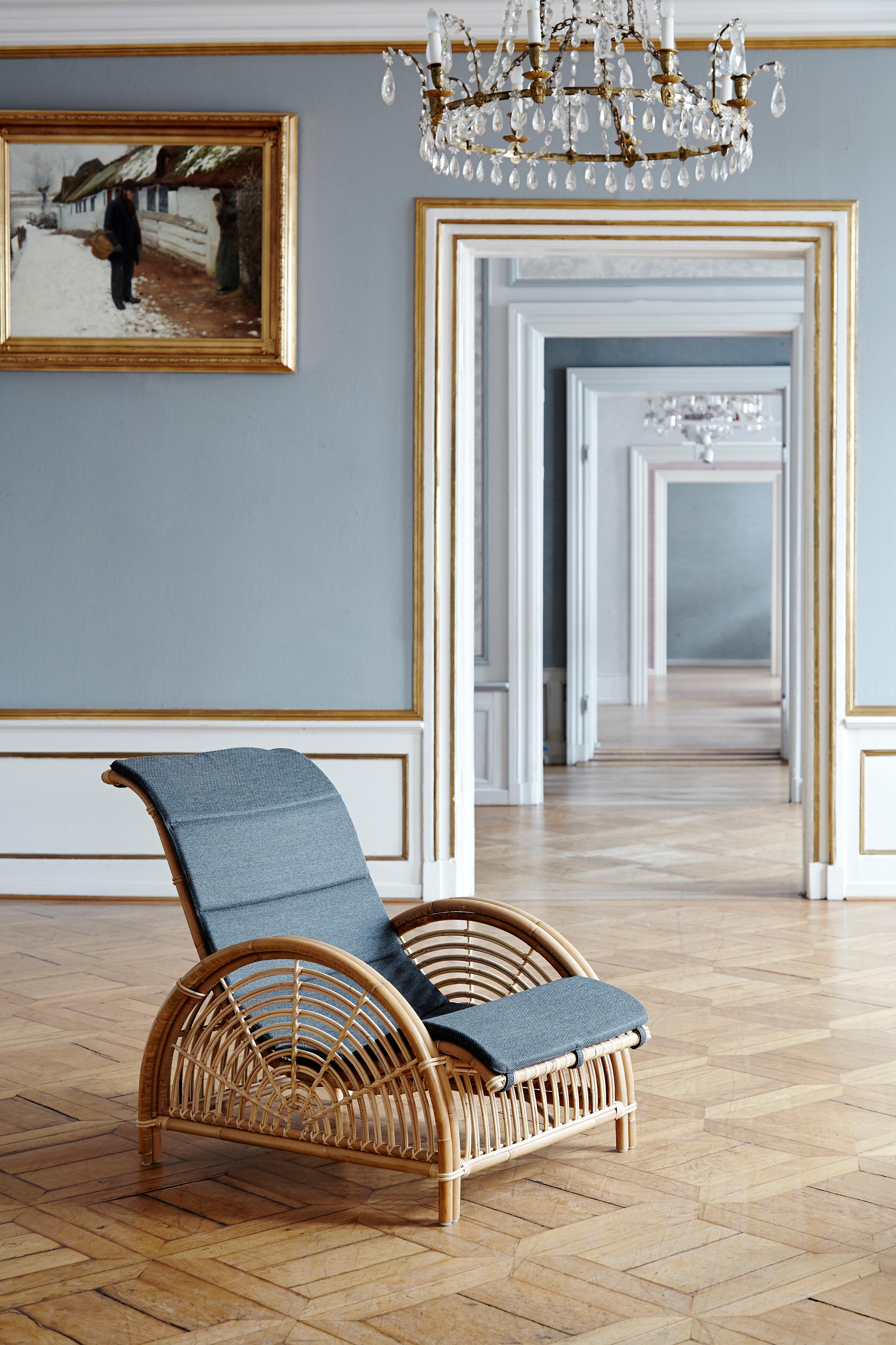 parisian lounge chair