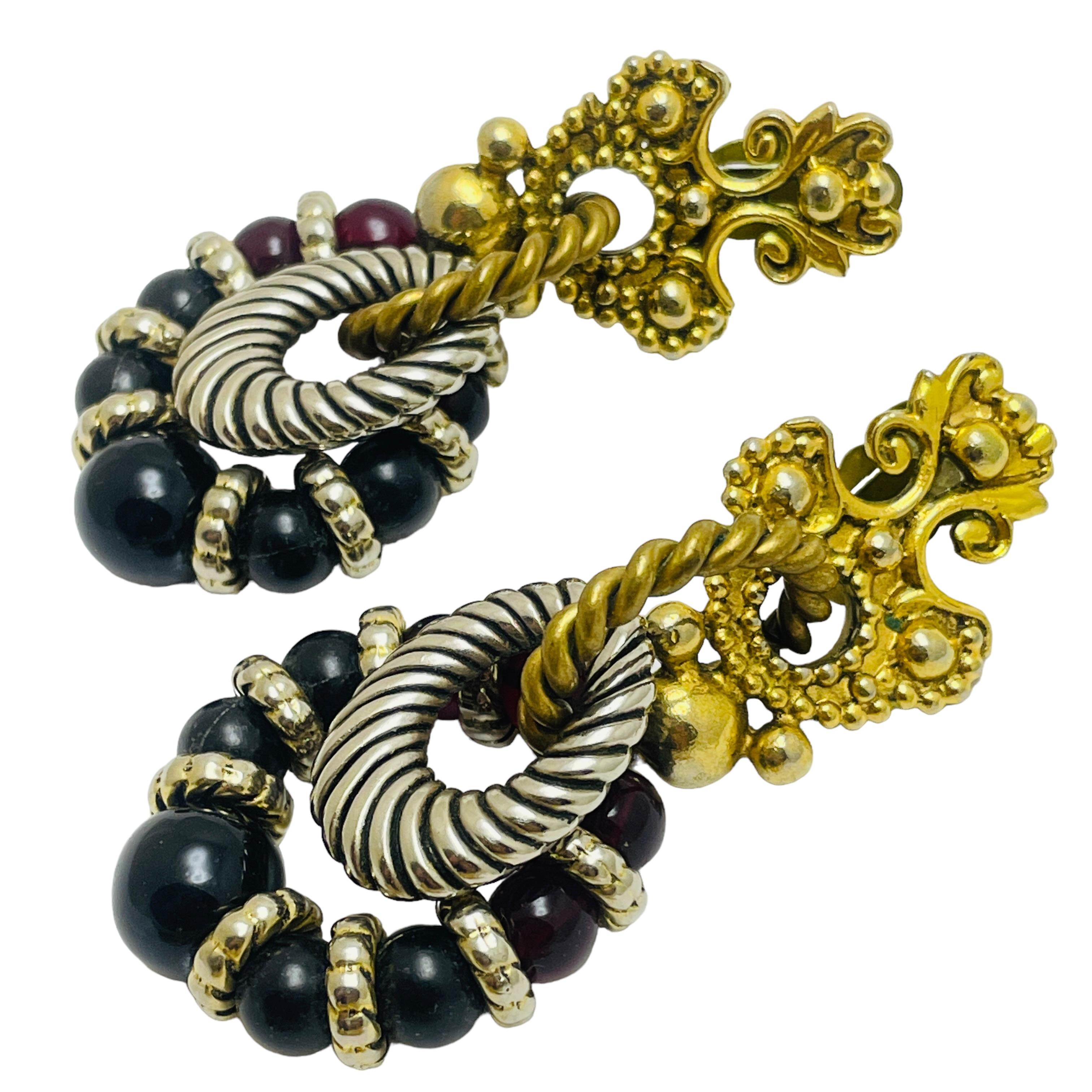 DÉTAILS

• signé PARIS   

• tons or et argent avec perles de verre 

• Boucles d'oreilles design/One vintage

MESURES  

• 

CONDITION

•  très bon état vintage avec peu de signes d'usure 

 Sku 46

❤️❤️  BIJOUX VINTAGE DE CRÉATEURS ❤️❤️

❤️❤️ 