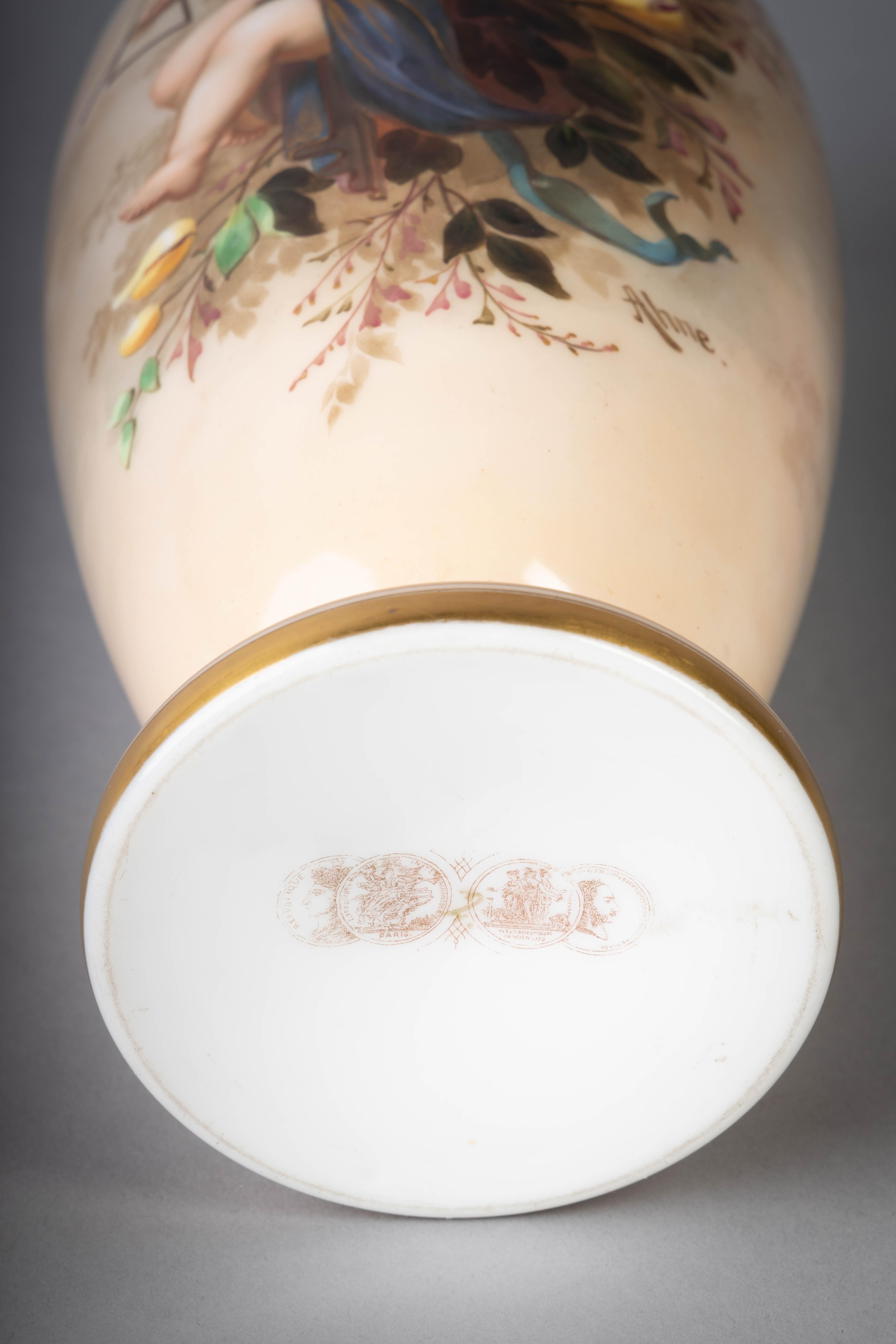 XIXe siècle Vase en verre opalin peint français:: fin du 19ème siècle en vente