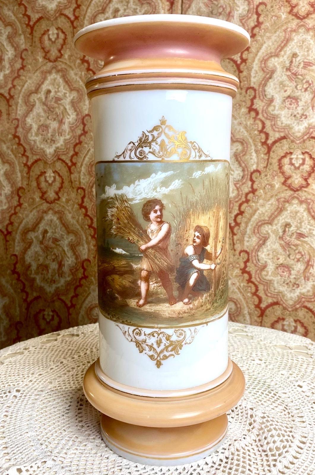 Paris Opaline Mantel Vase – France, Late 19th Century in vendita 4