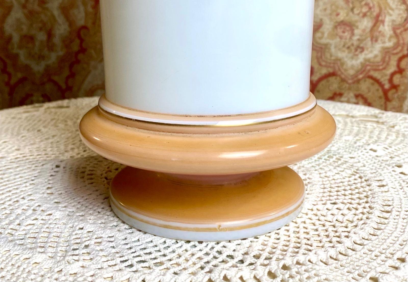 Francese Paris Opaline Mantel Vase – France, Late 19th Century in vendita