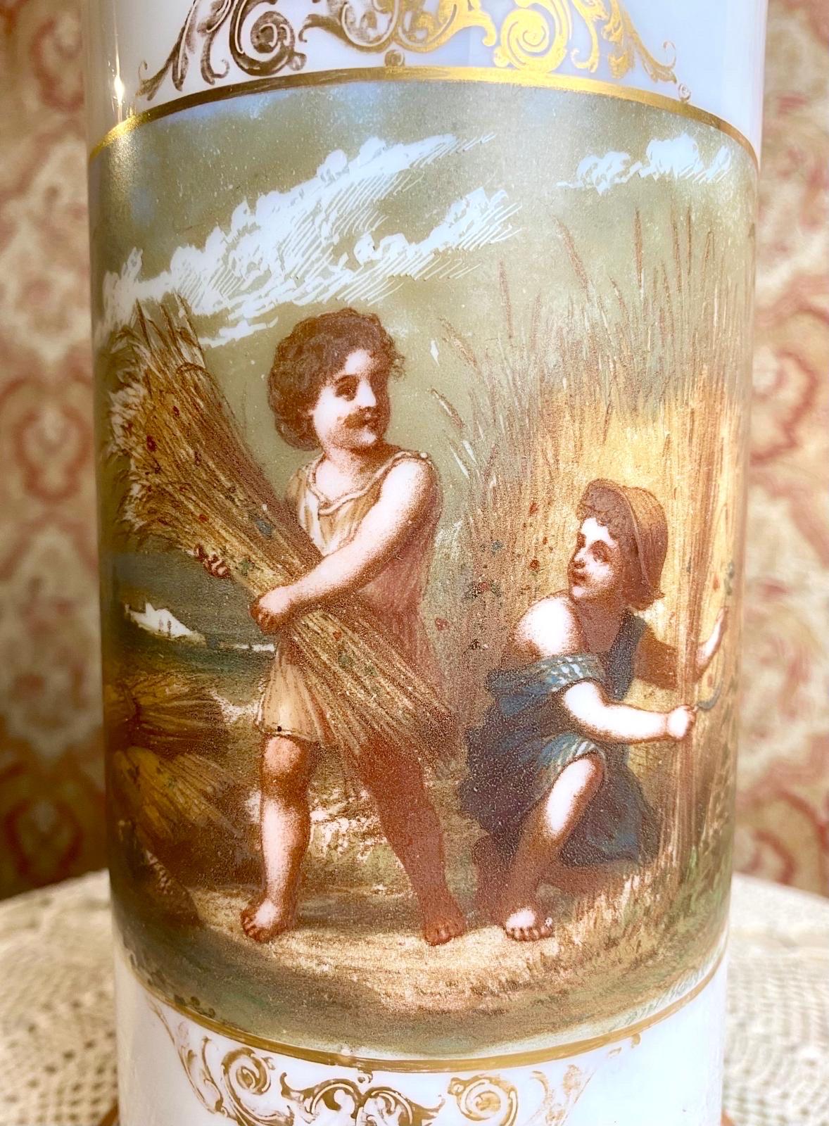 Vetro opalino Paris Opaline Mantel Vase – France, Late 19th Century in vendita