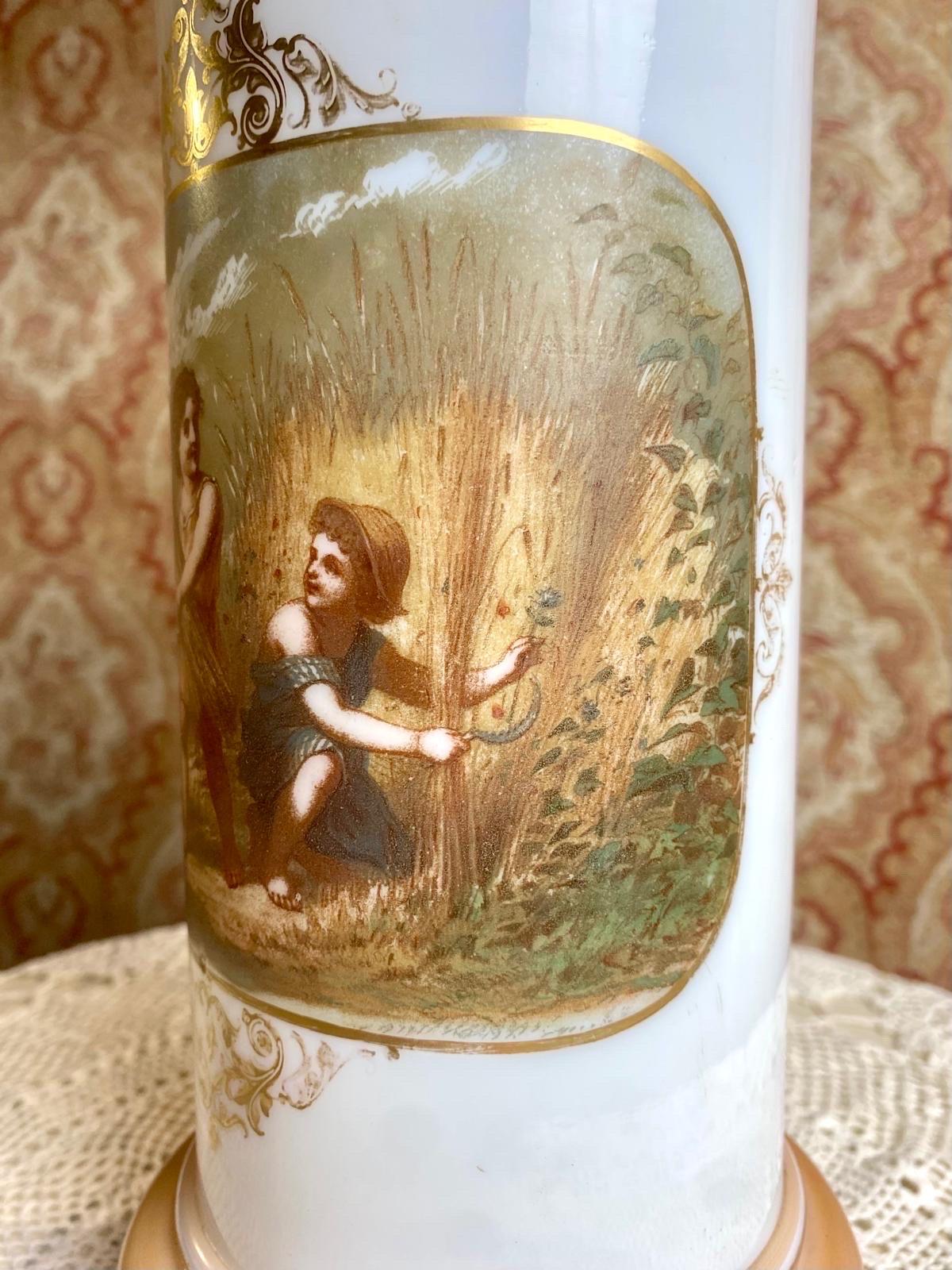 Paris Opaline Mantel Vase – France, Late 19th Century in vendita 1