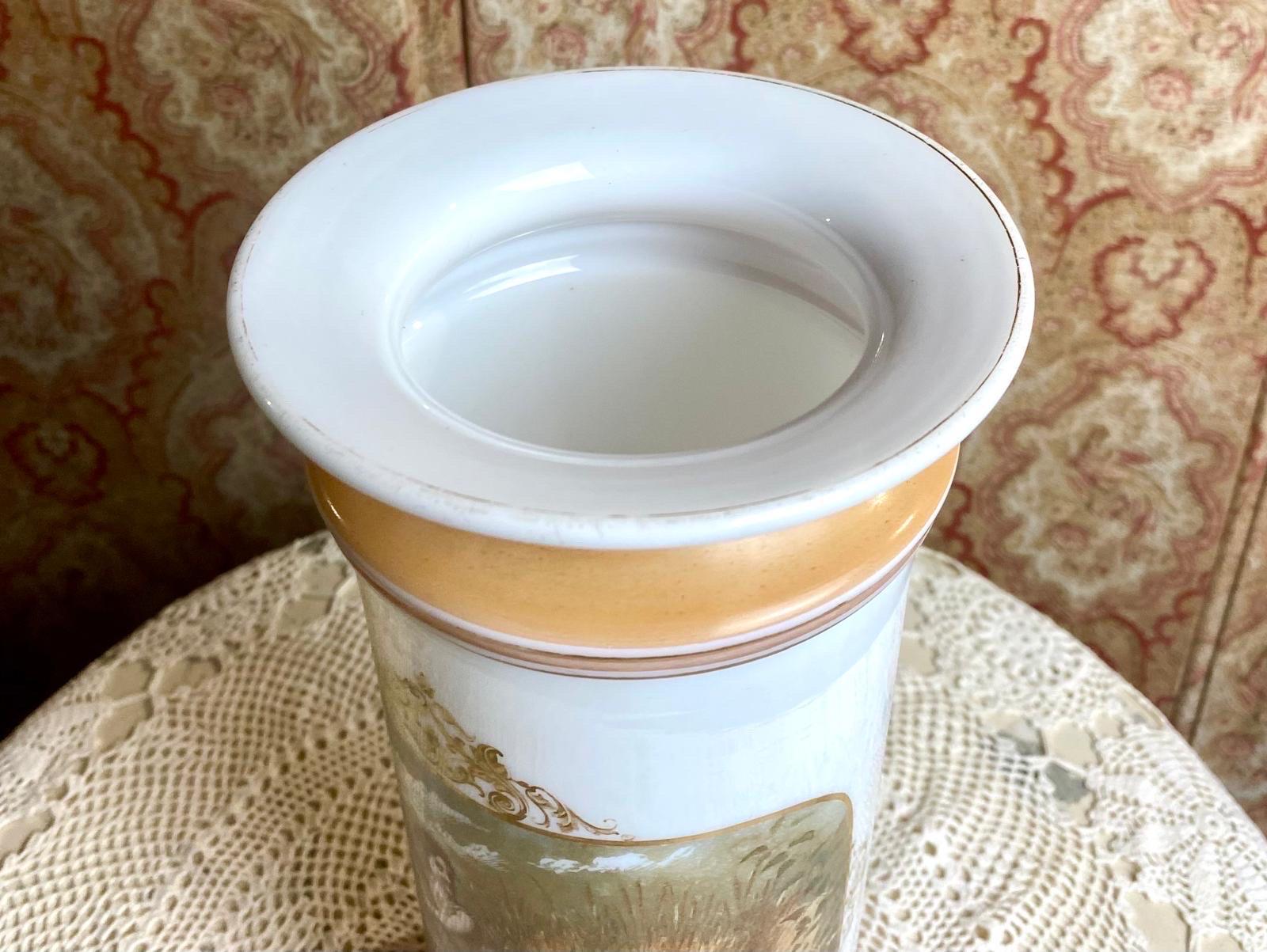 Paris Opaline Mantel Vase – France, Late 19th Century in vendita 2