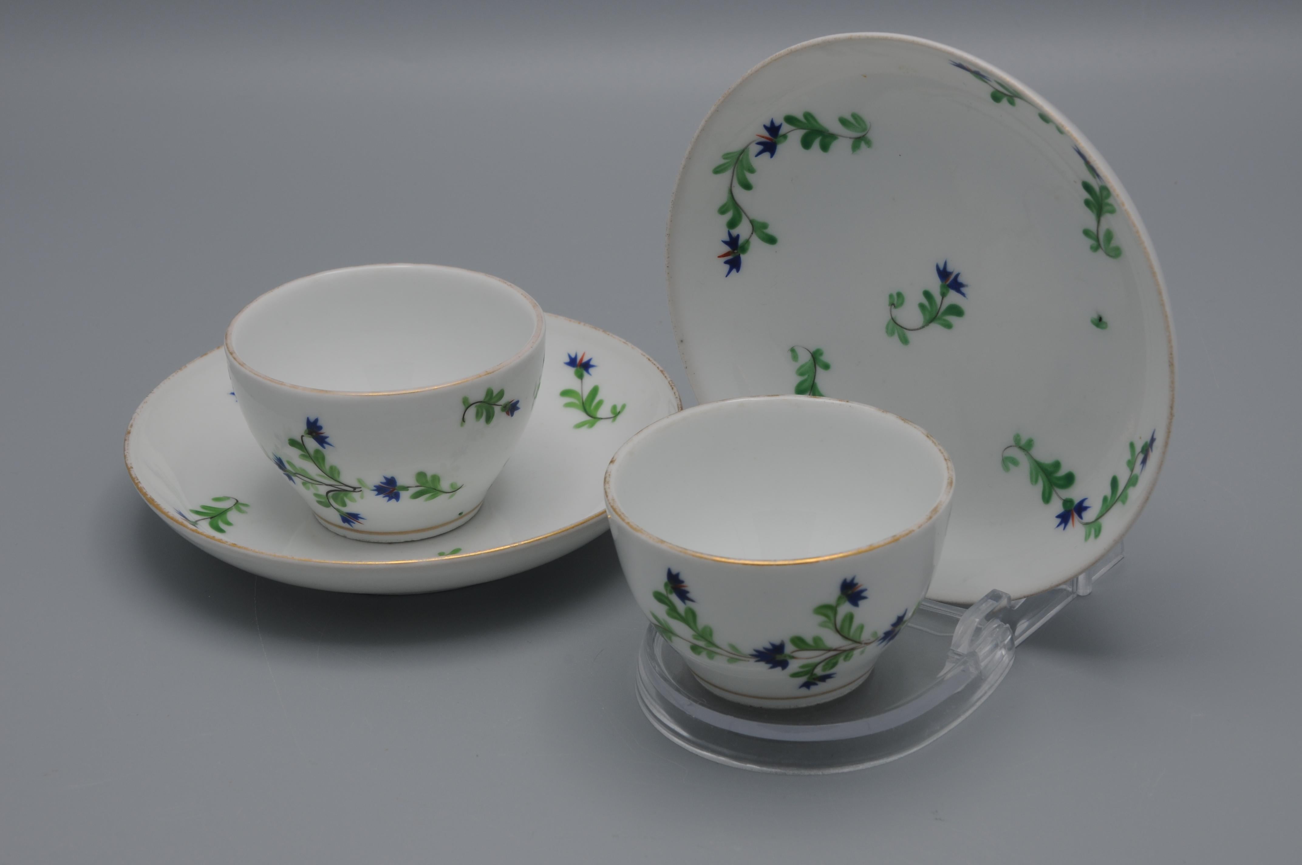 Austrian Paris porcelain - 2 cups and saucers, cornflowers decor 'Barbeaux', 18th century For Sale