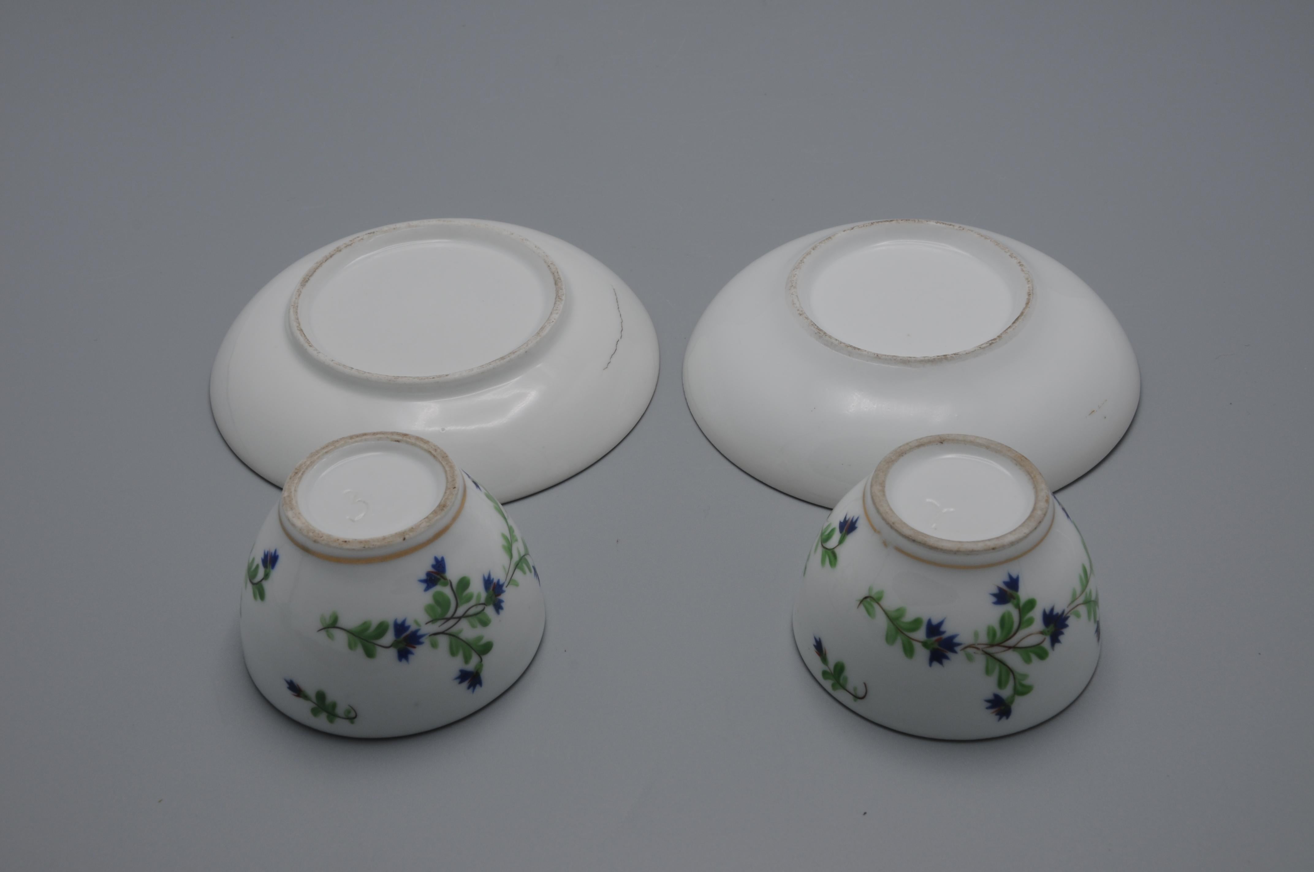 Porcelain Paris porcelain - 2 cups and saucers, cornflowers decor 'Barbeaux', 18th century For Sale