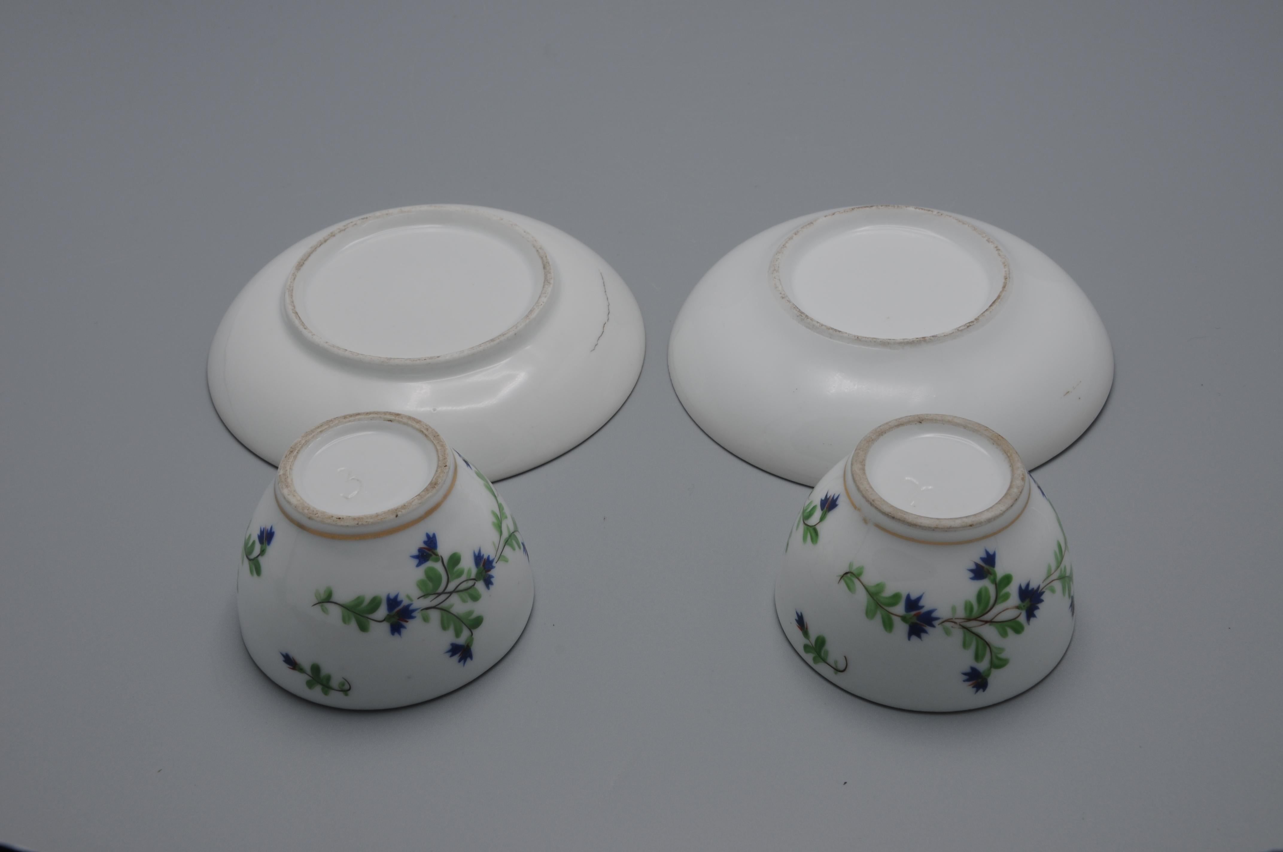 Paris porcelain - 2 cups and saucers, cornflowers decor 'Barbeaux', 18th century For Sale 1
