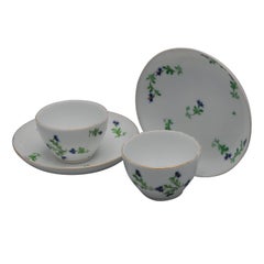 Porcelana de París - 2 tazas y platillos, decoración de acianos "Barbeaux", S. XVIII