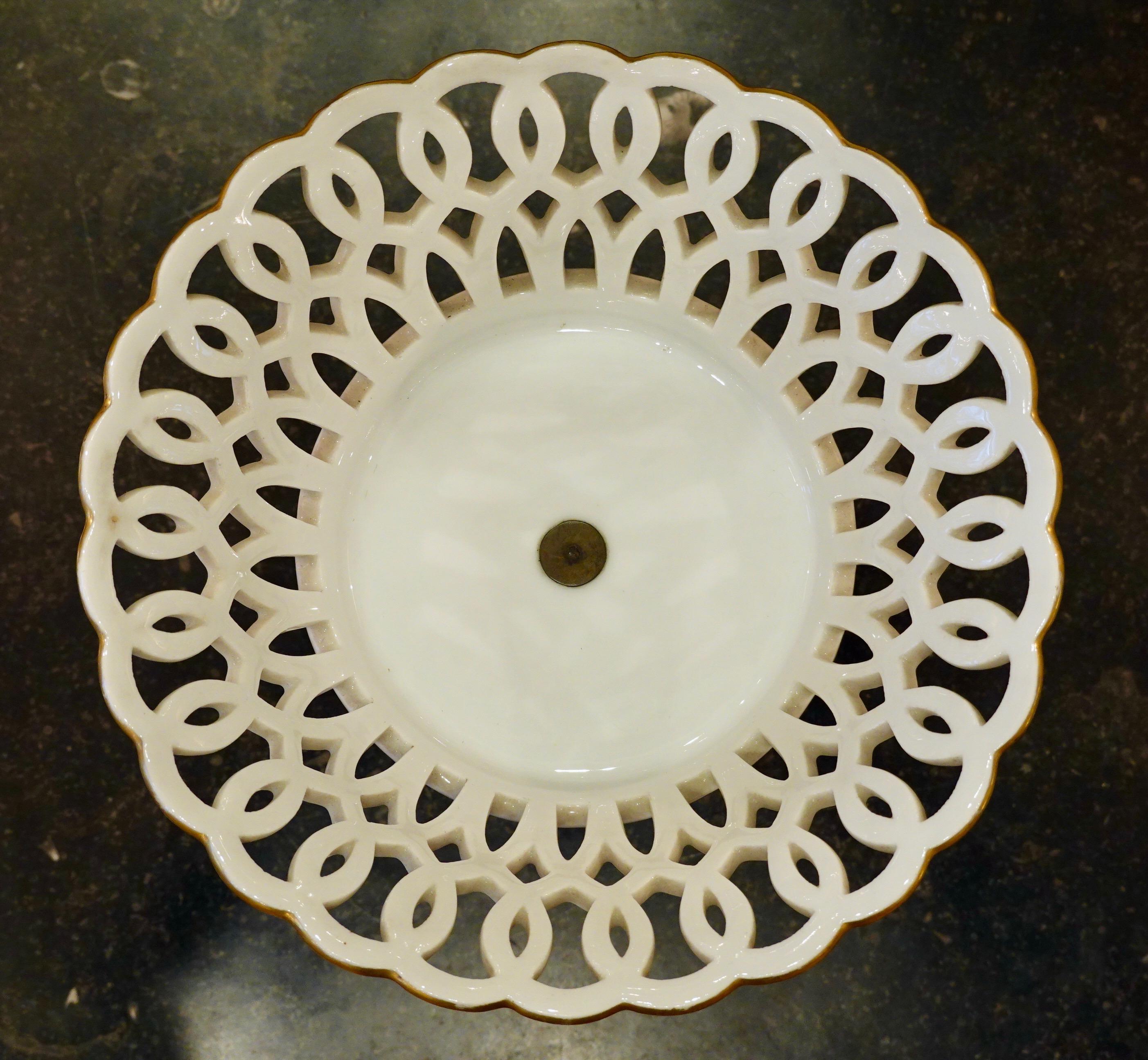 Compota o Cesta de Frutas de Porcelana de París y Parcela Dorada Reticulada en venta 5