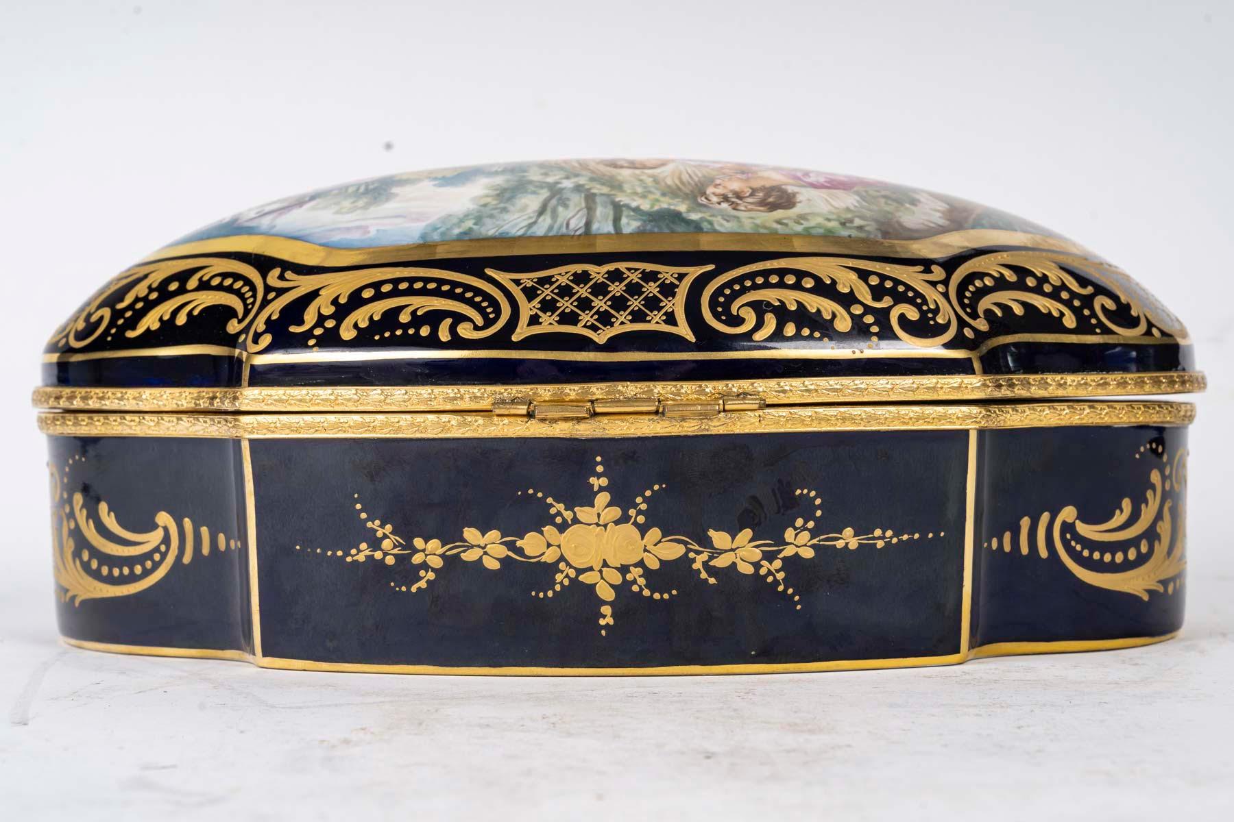 Paris Porcelain Box, Signed Frogier, Napoleon III Period. For Sale 2