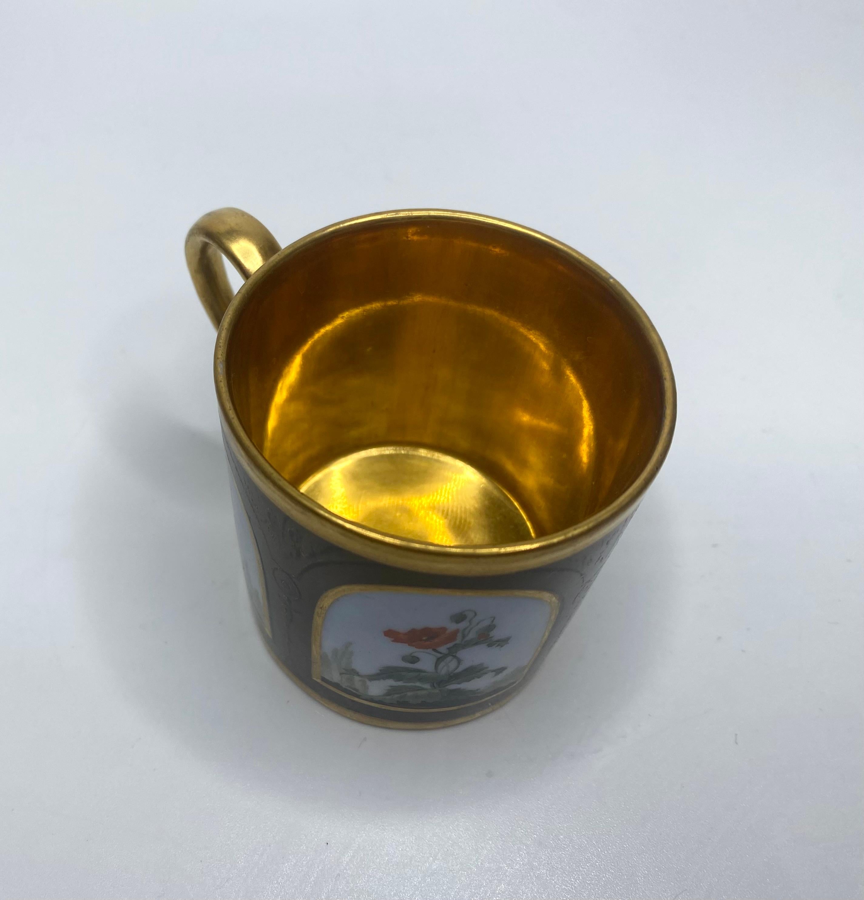 Paris porcelain coffee can & saucer, c. 1810. For Sale 4