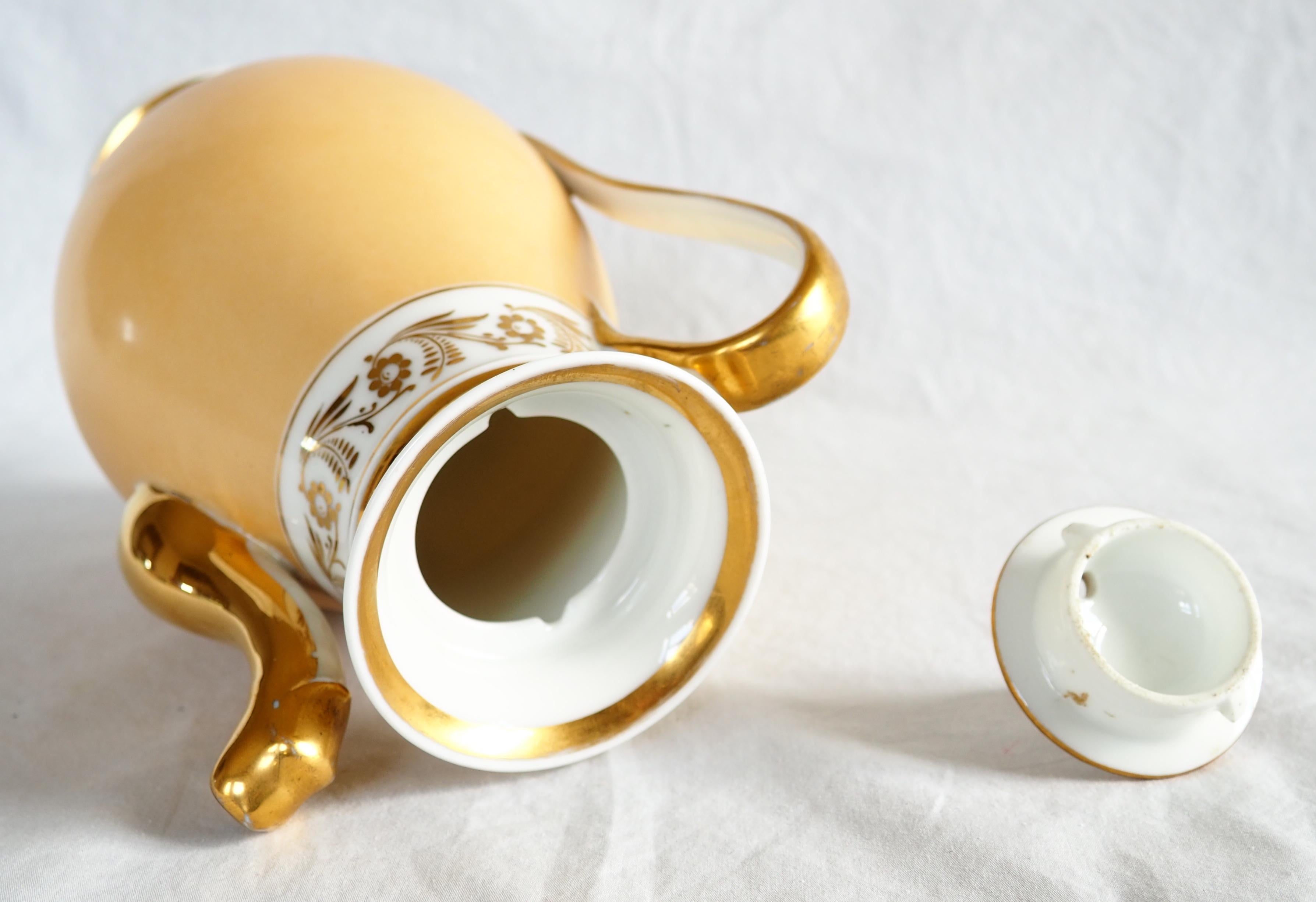 Pariser Porzellan-Kaffeekanne, 19. Jahrhundert, um 1820 im Angebot 11