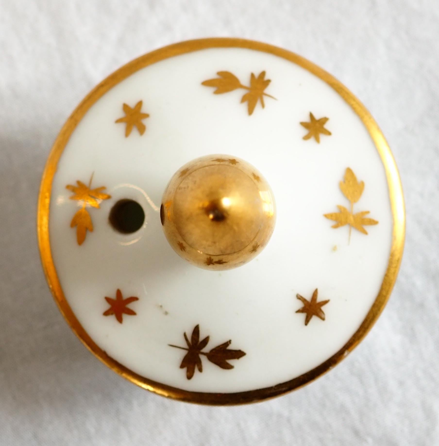 Pariser Porzellan-Kaffeekanne, 19. Jahrhundert, um 1820 im Angebot 7