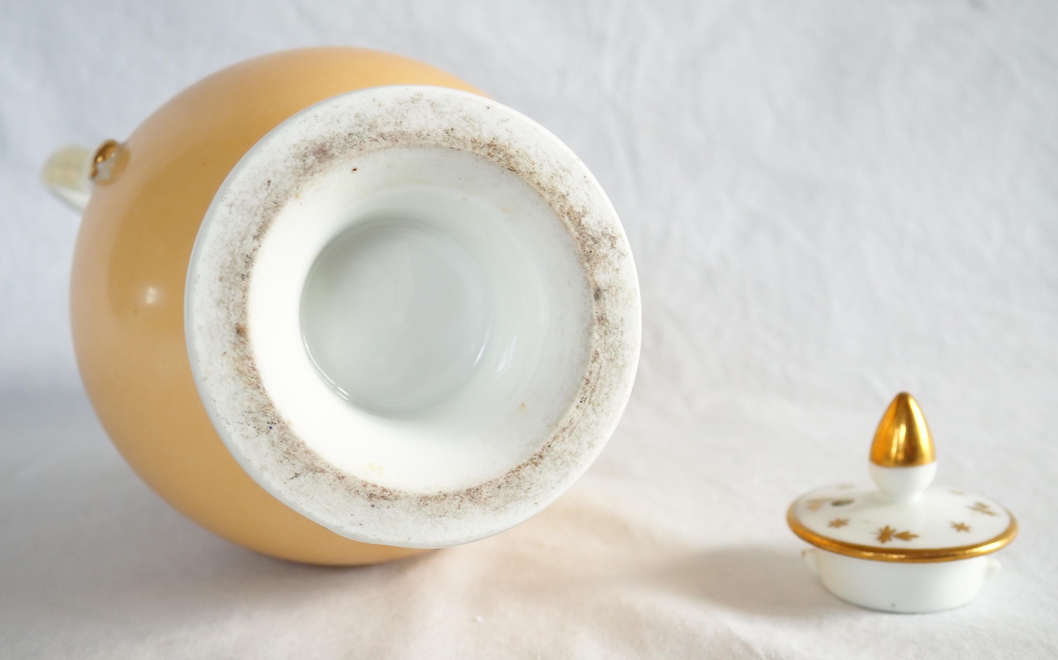 Pariser Porzellan-Kaffeekanne, 19. Jahrhundert, um 1820 im Angebot 12