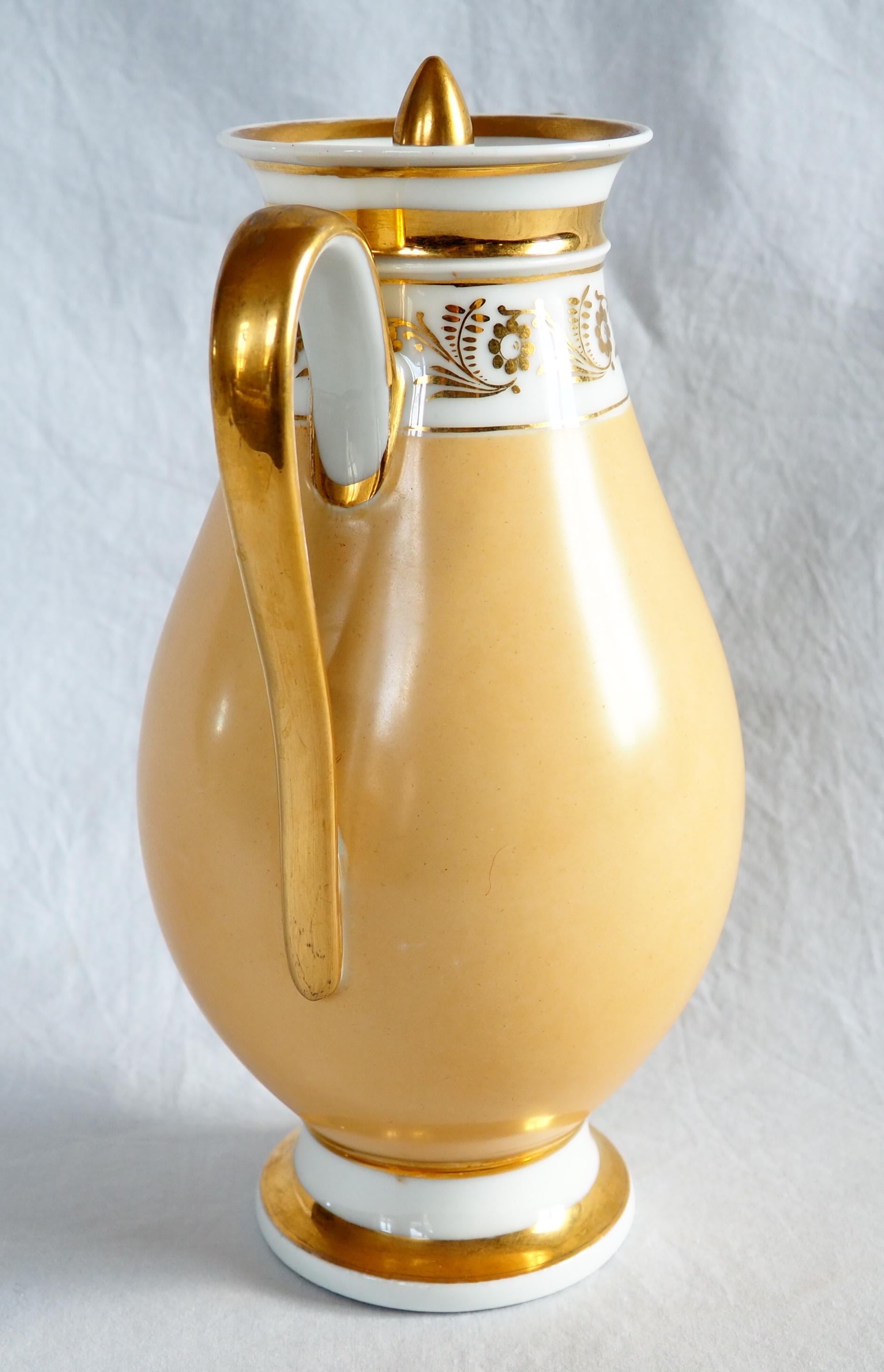 Pariser Porzellan-Kaffeekanne, 19. Jahrhundert, um 1820 im Angebot 3
