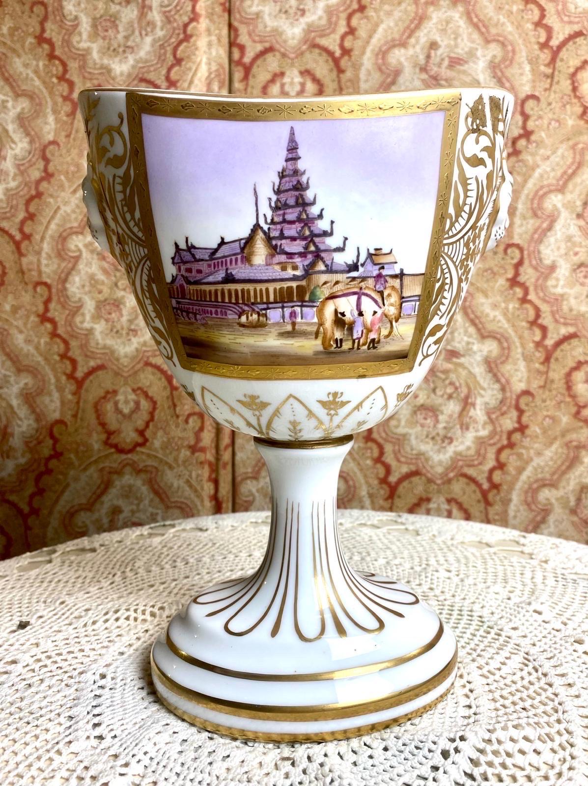 Pariser Porzellankutsche mit orientalischem Dekor - Ende 19. Jahrhundert im Zustand „Gut“ im Angebot in Beuzevillette, FR