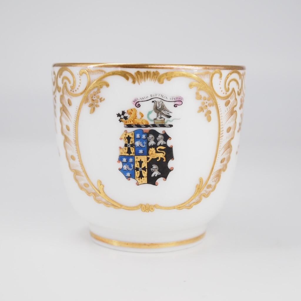 Pariser Porzellanbecher und Untertasse, Wappenschmuck von Junge Boyer Succsr to Feuillet, um 1850 im Angebot 8