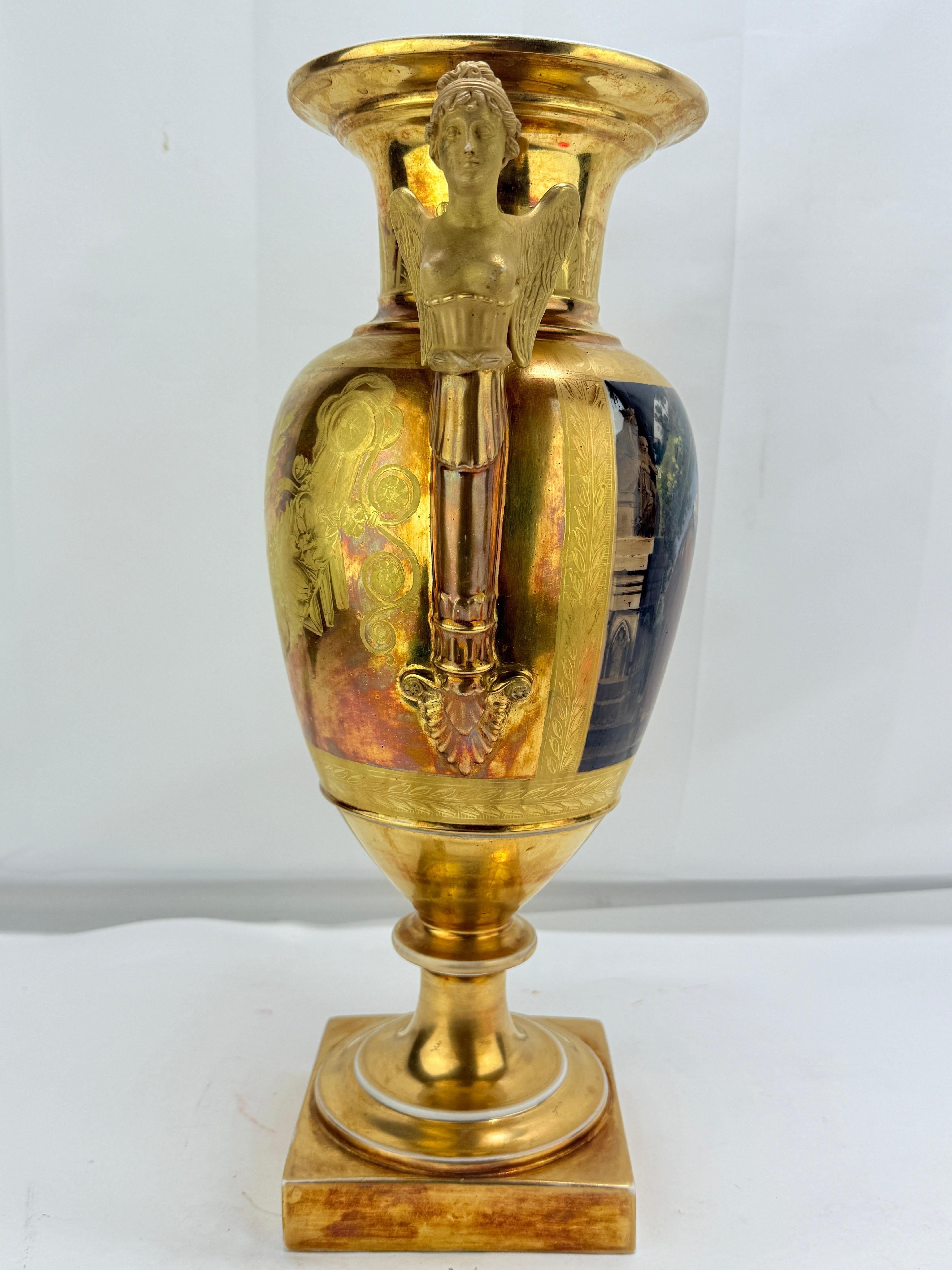 Urne en porcelaine de Paris, dorée et peinte, scène de tableau médiéval, C.I.C. 1815-1830 en vente 1