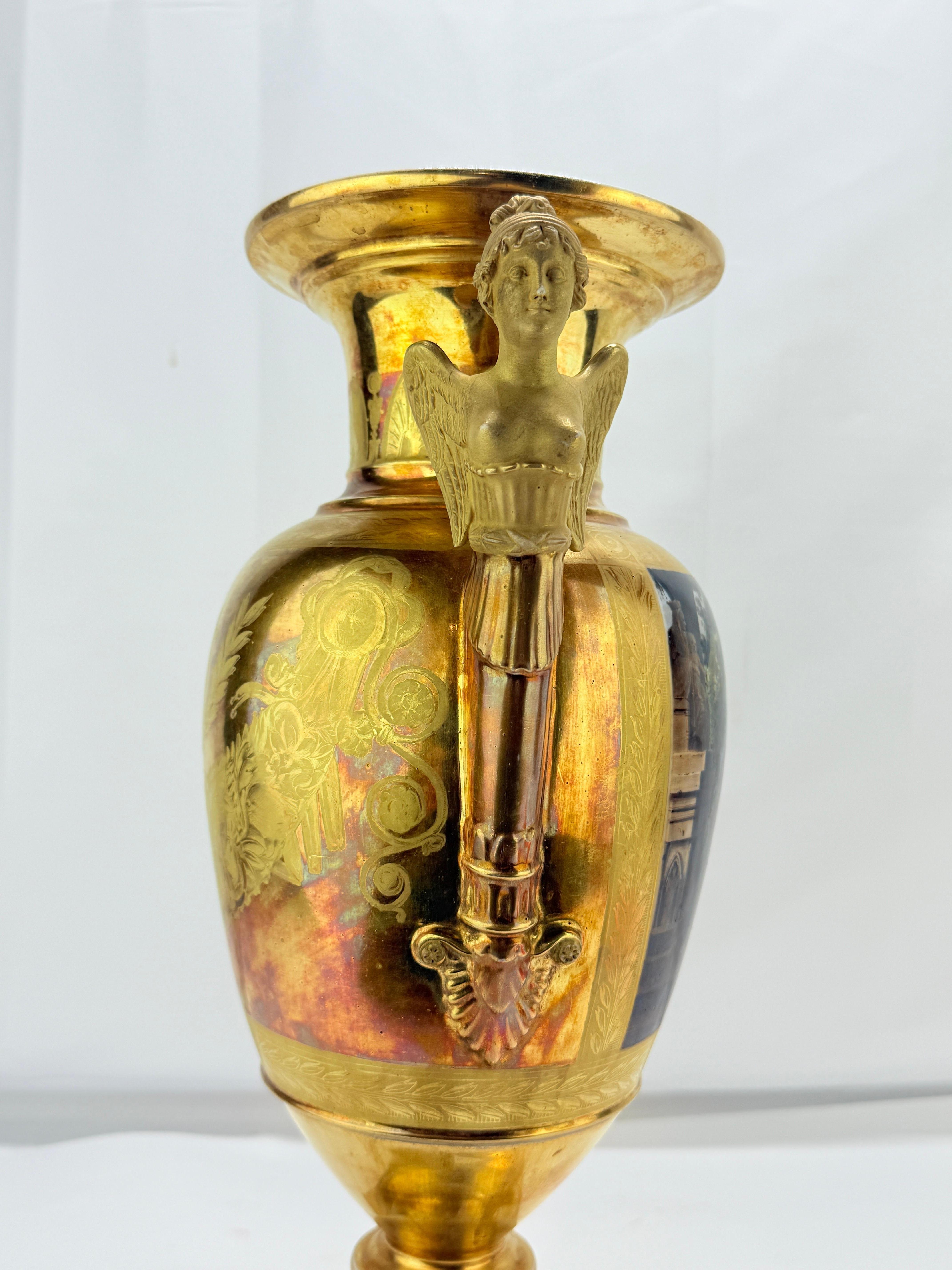 Urne en porcelaine de Paris, dorée et peinte, scène de tableau médiéval, C.I.C. 1815-1830 en vente 2
