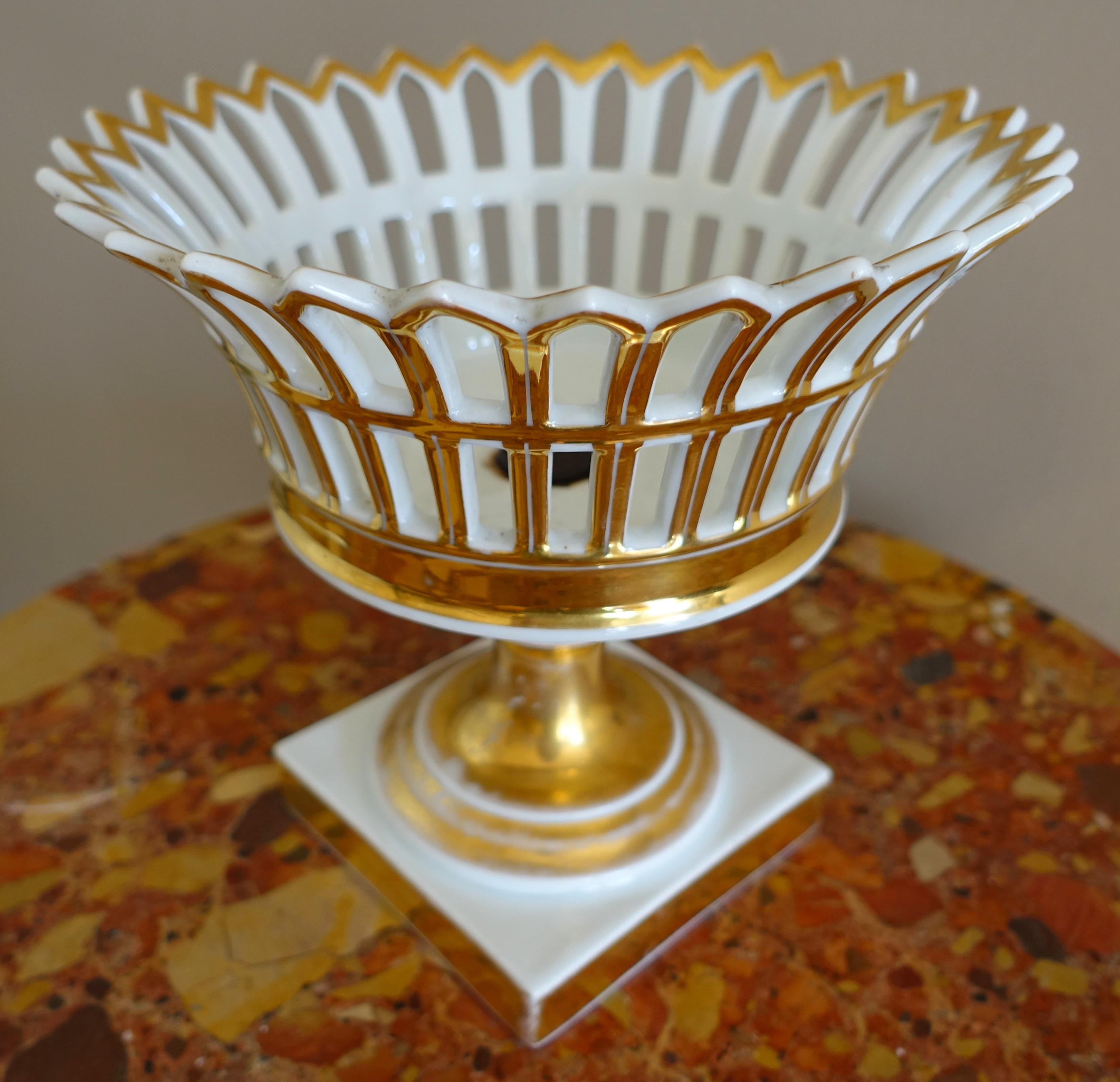 Corbeille à fruits en porcelaine de Paris - début 19ème siècle circa 1830 en vente 3