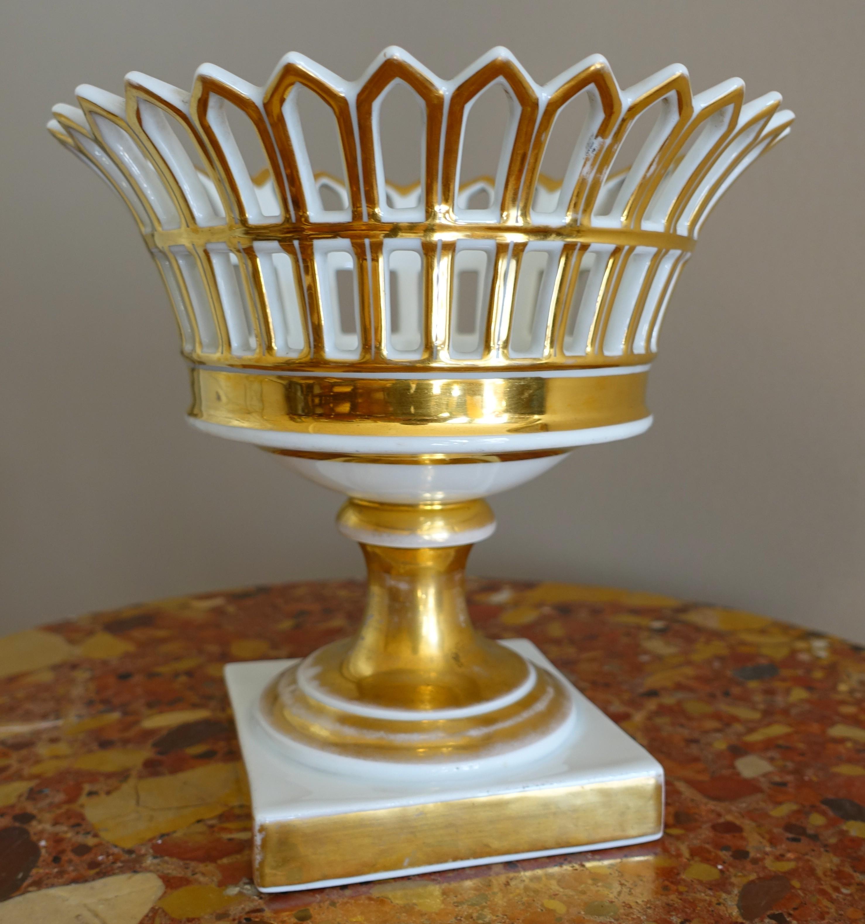 Corbeille à fruits en porcelaine de Paris rehaussée d'or fin, début du XIXe siècle - Période Restauration (Charles X, 1820 - 1830).
