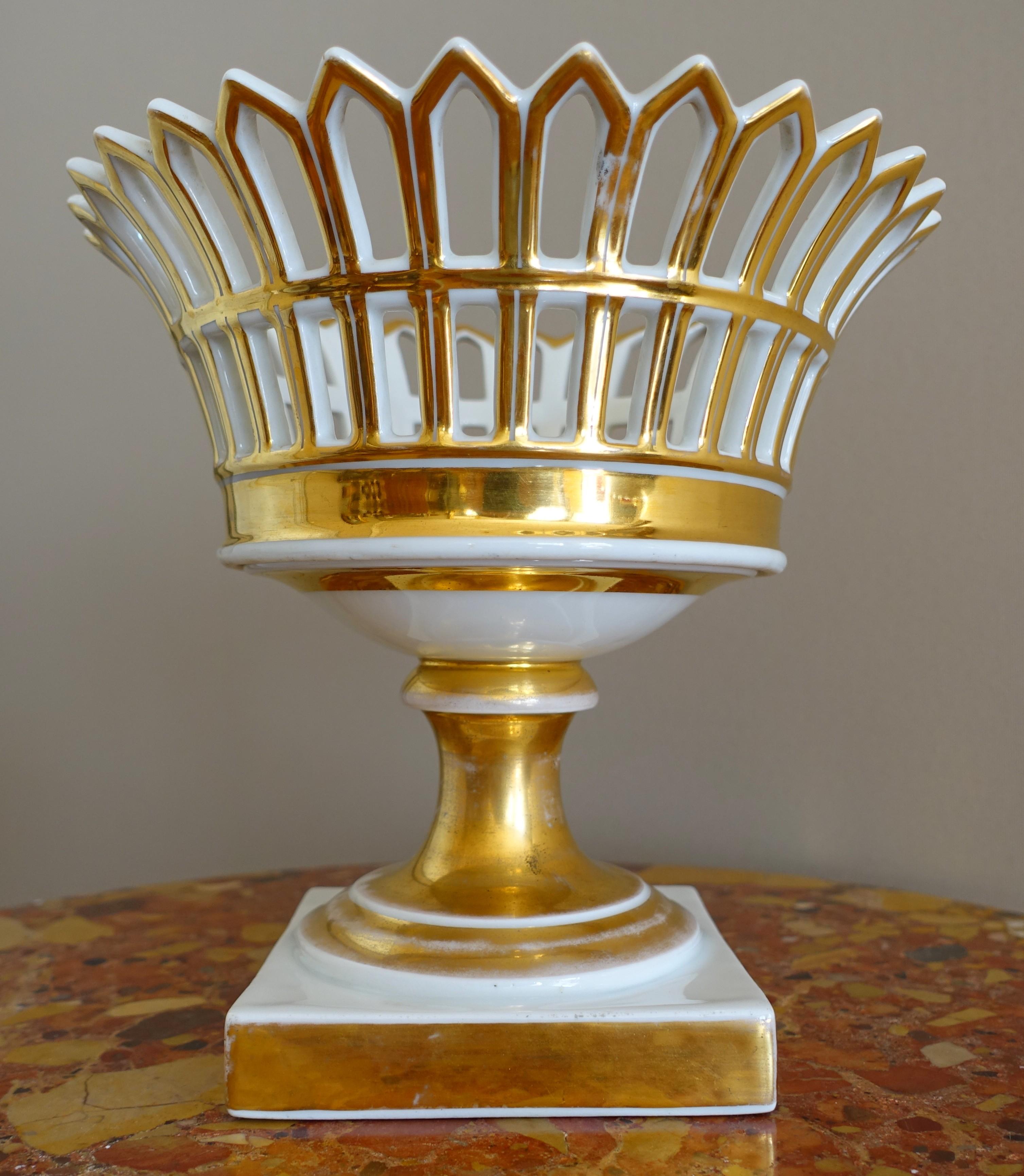 Corbeille à fruits en porcelaine de Paris - début 19ème siècle circa 1830 en vente 1