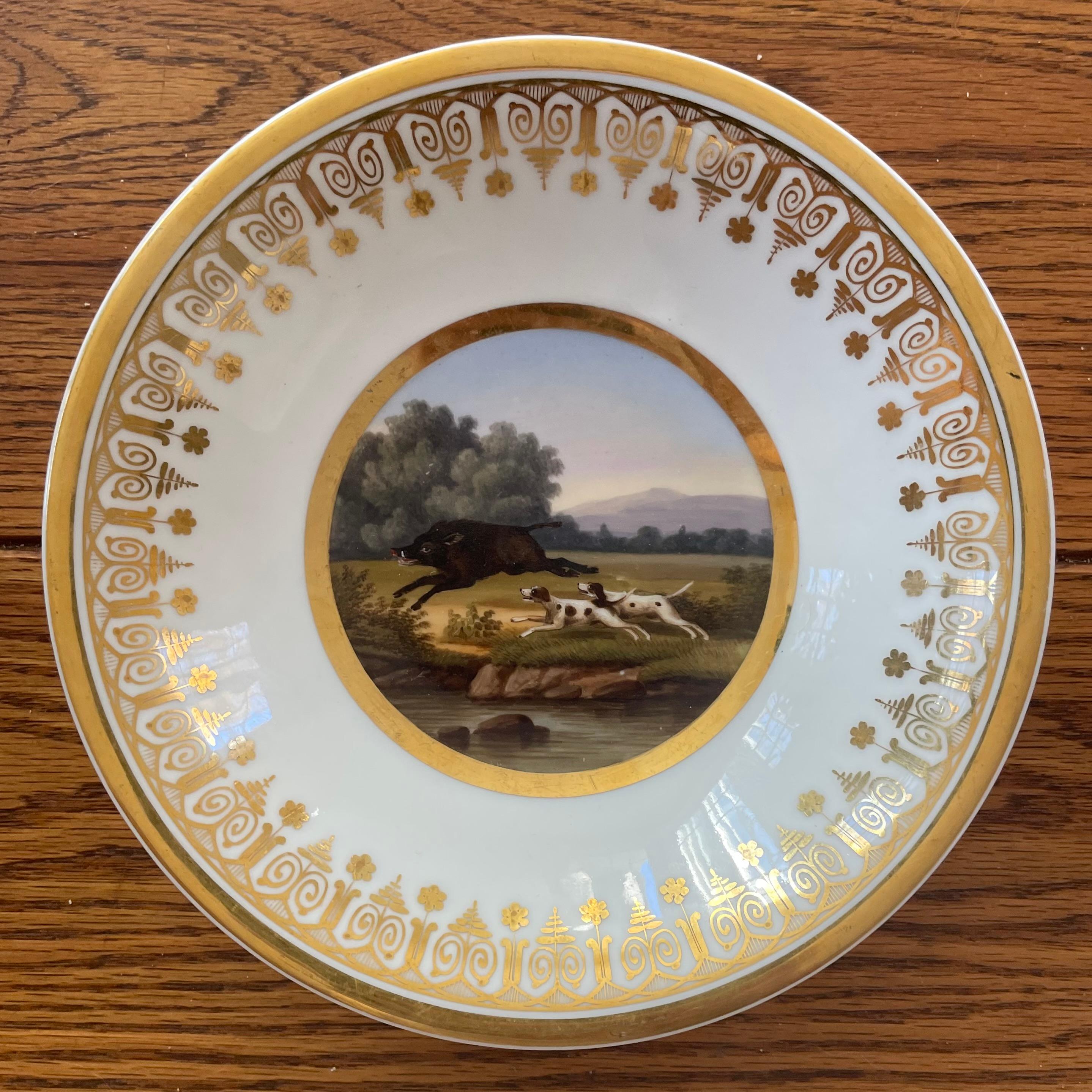 Paris Porcelain Gilt Banded Hunting Service In Good Condition For Sale In New York, NY