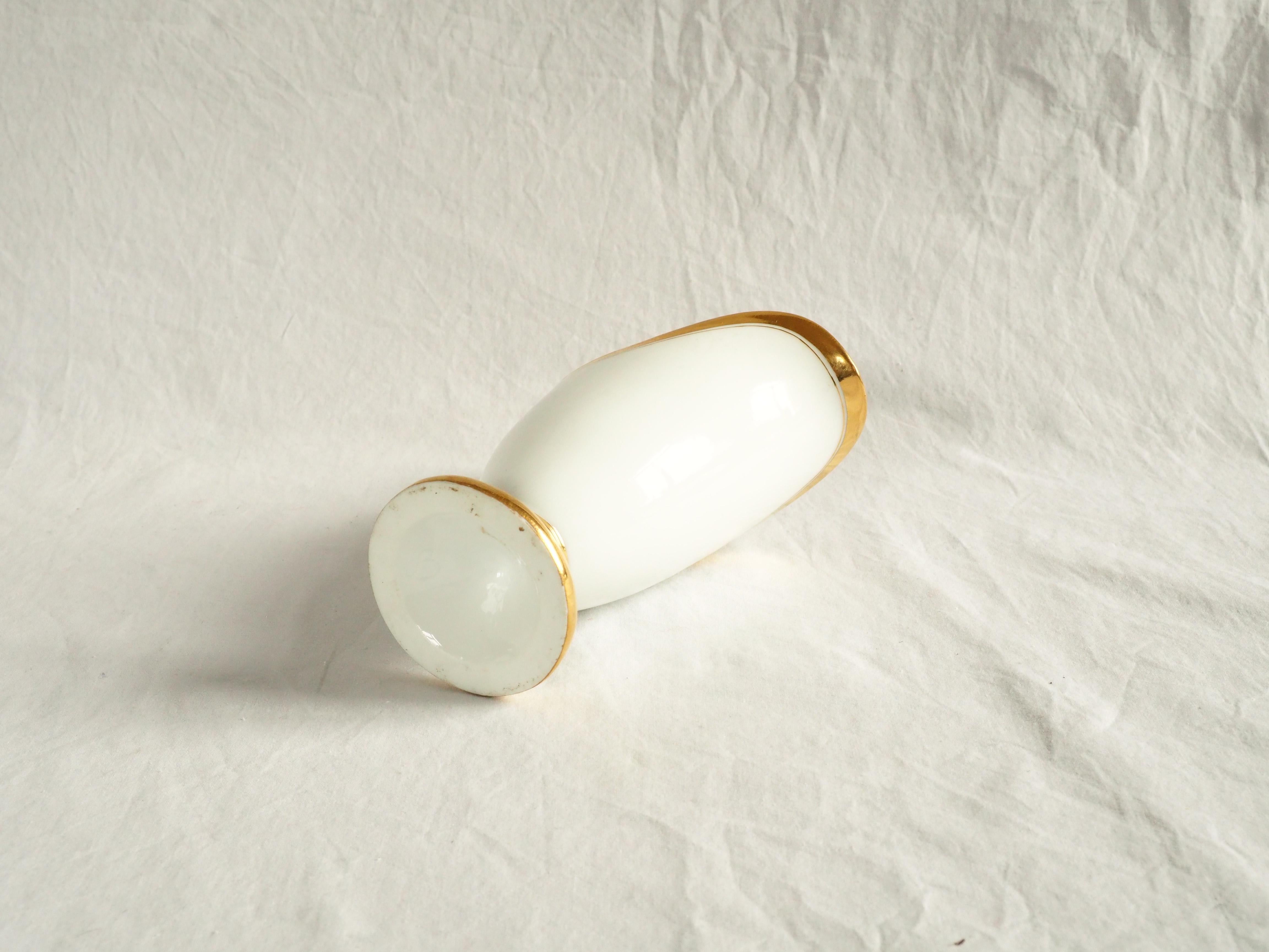 Pichet à eau en porcelaine de Paris, début du 19e siècle, signé Halley en vente 4