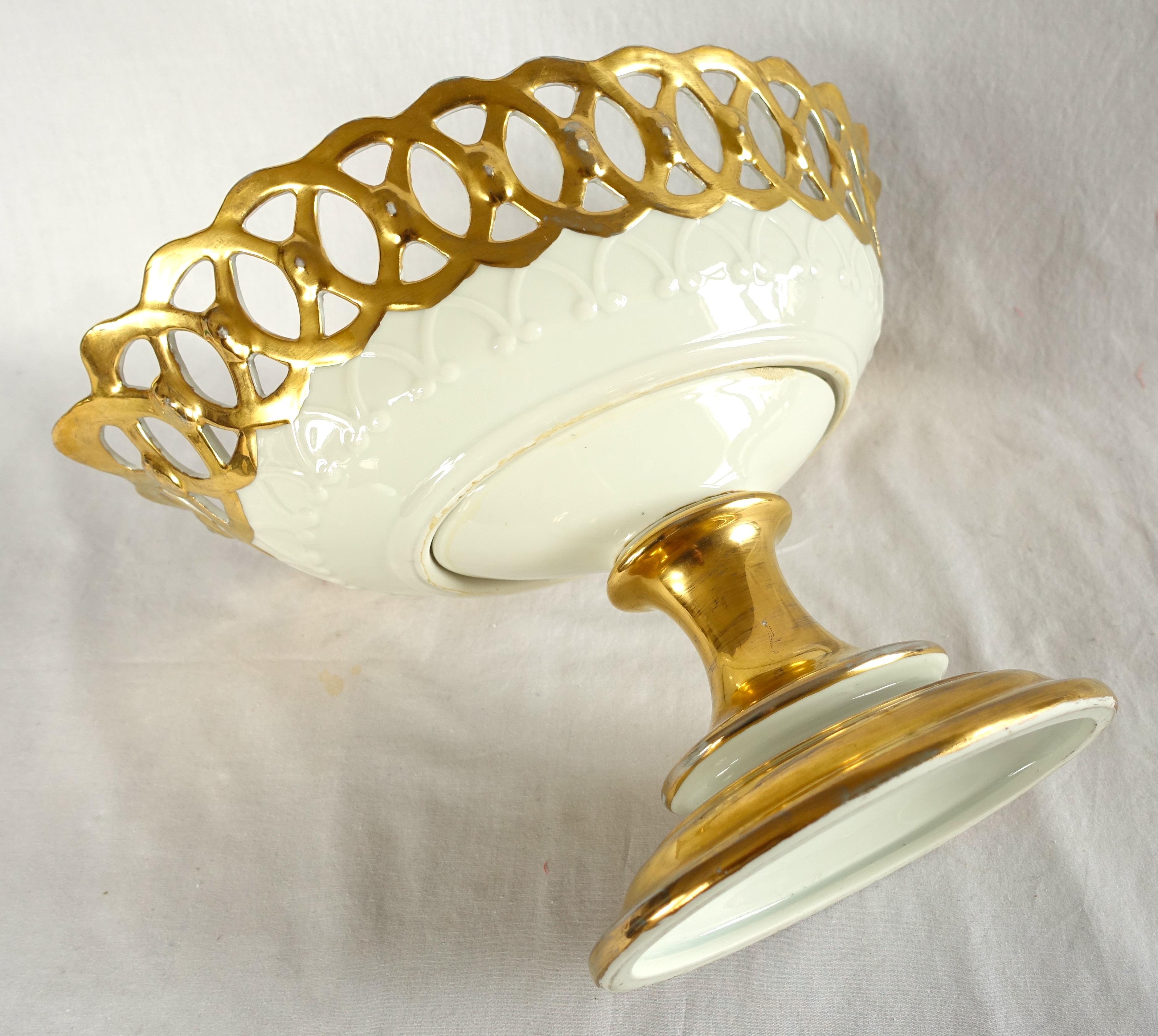 Cesta de fruta reticulada de porcelana de París - centro de mesa dorado, S. XIX en Bueno estado para la venta en GRENOBLE, FR