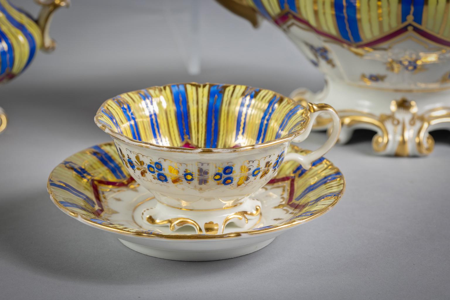 Paris Porcelain Tea Service, circa 1860 In Good Condition For Sale In New York, NY