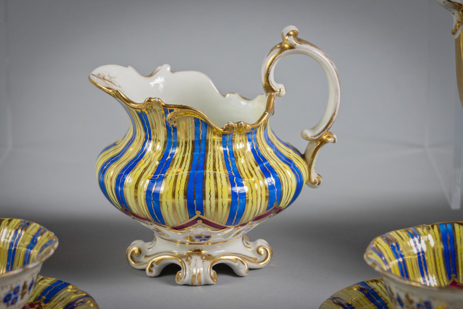 Mid-19th Century Paris Porcelain Tea Service, circa 1860 For Sale