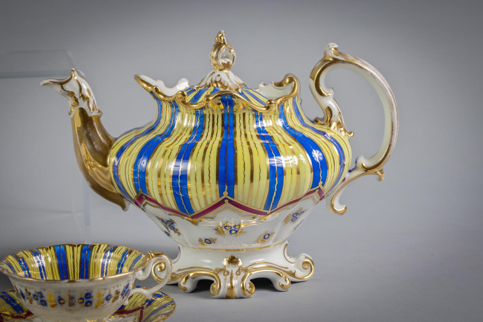 Paris Porcelain Tea Service, circa 1860 For Sale 1