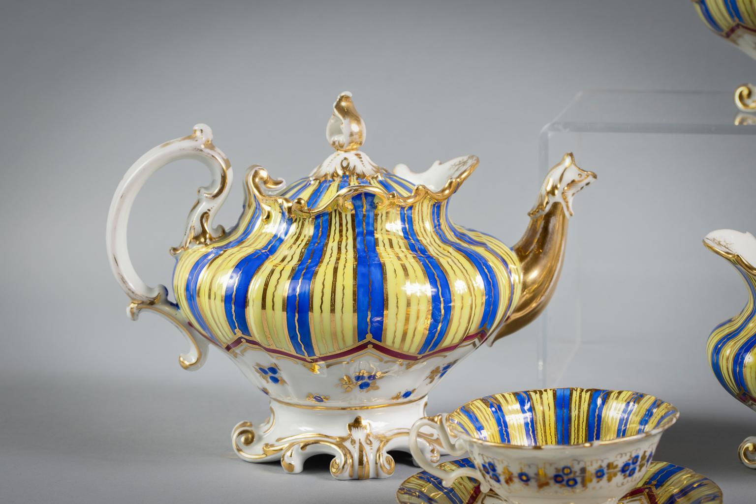 Service à thé en porcelaine de Paris, datant d'environ 1860 en vente 1