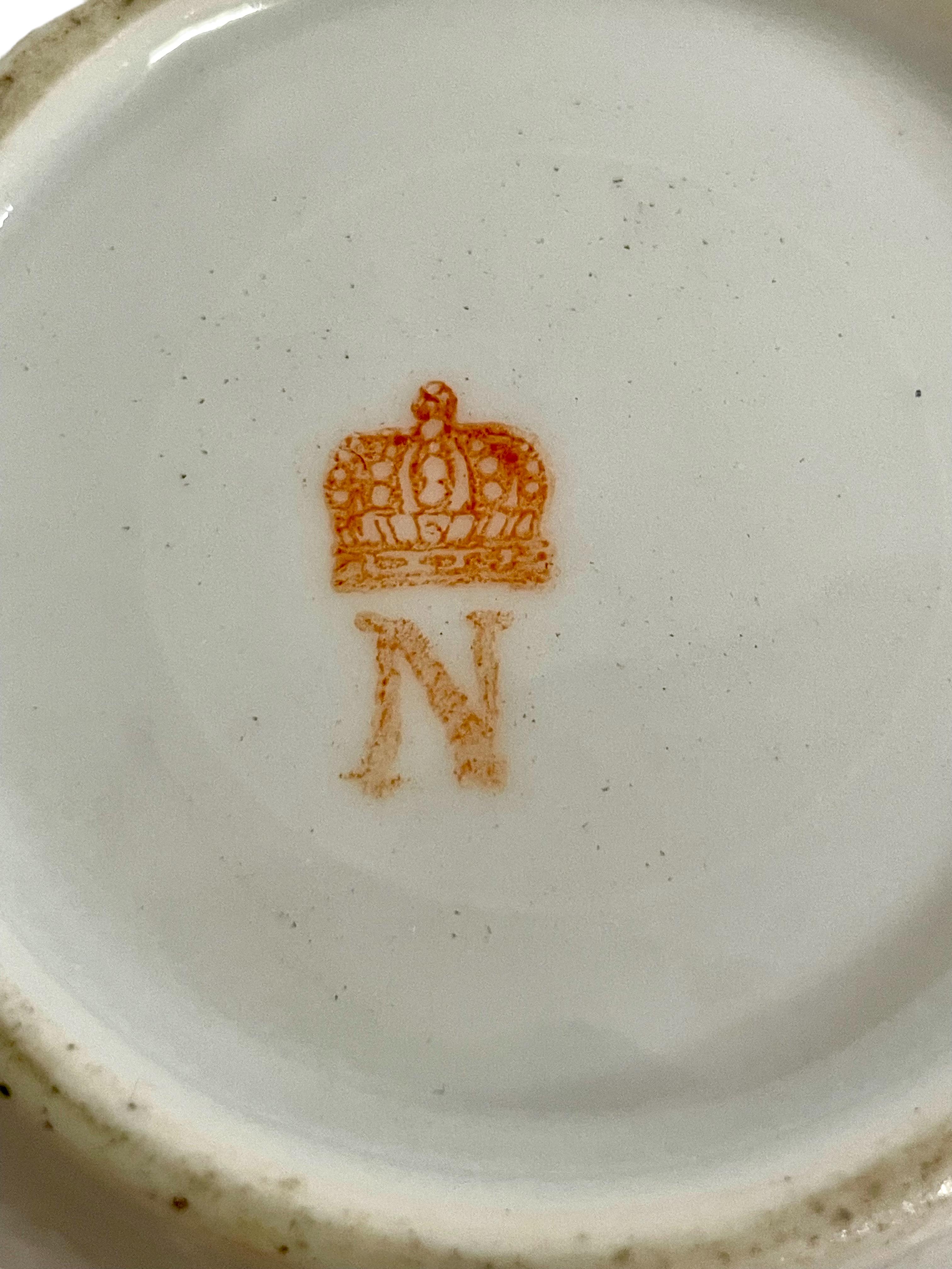 Tasse à thé et soucoupe en porcelaine de Paris représentant l'impératrice Josephine en vente 4