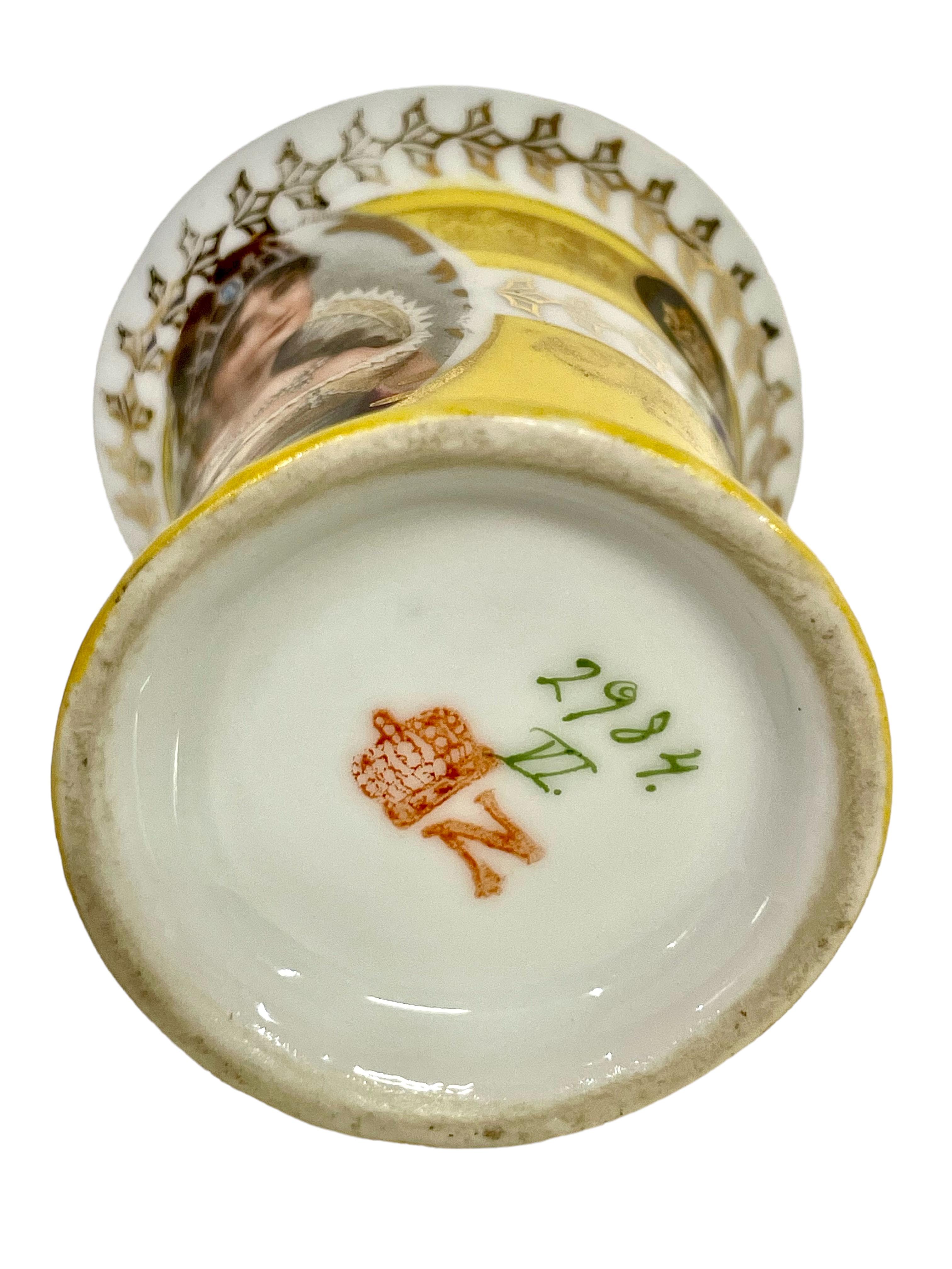Pariser Porzellan-Teekanne und Untertasse mit Darstellung der Kaiserin Josephine im Angebot 1