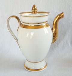 Paris porcelain teapot enhanced with fine gold, early 19th century