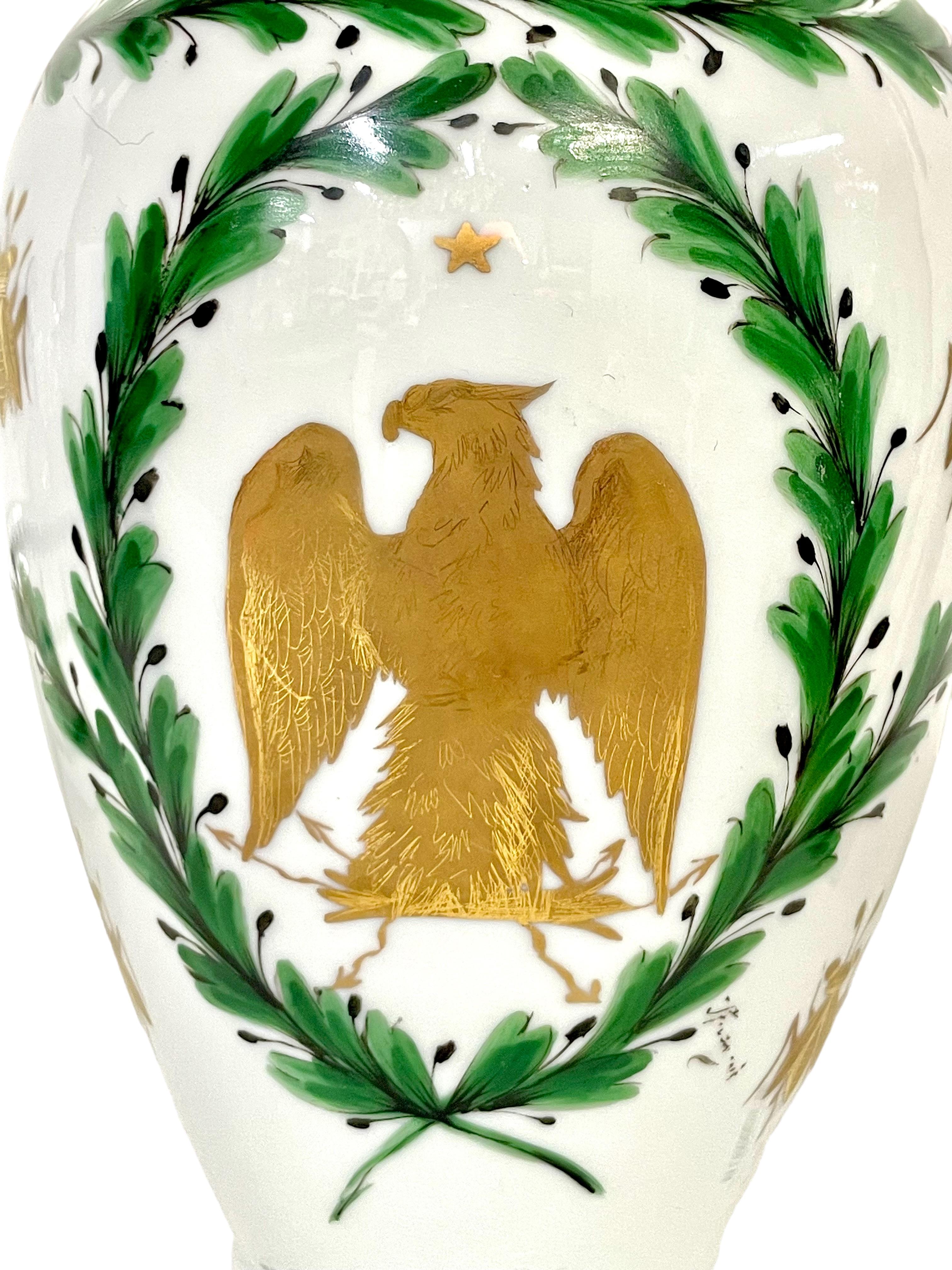 Basine et pichet en porcelaine de Paris d'époque Empire français avec emblèmes napoléoniens en vente 5