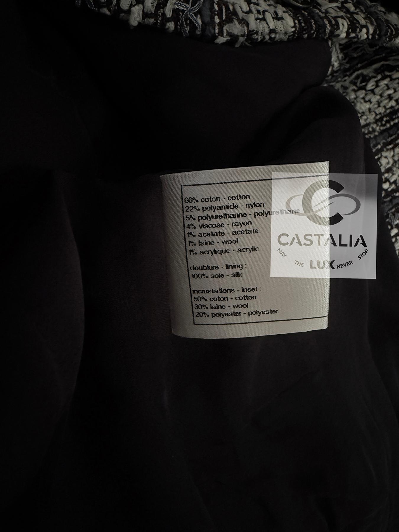 Chanel Paris / Singapore CC Buttons Lesage Tweed Ensemble 36 FR For Sale 15