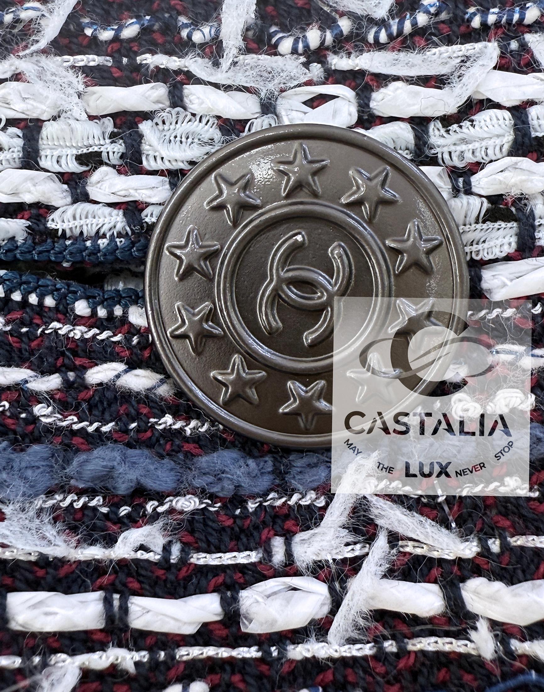 Chanel Paris / Singapore CC Buttons Lesage Tweed Ensemble 36 FR For Sale 3