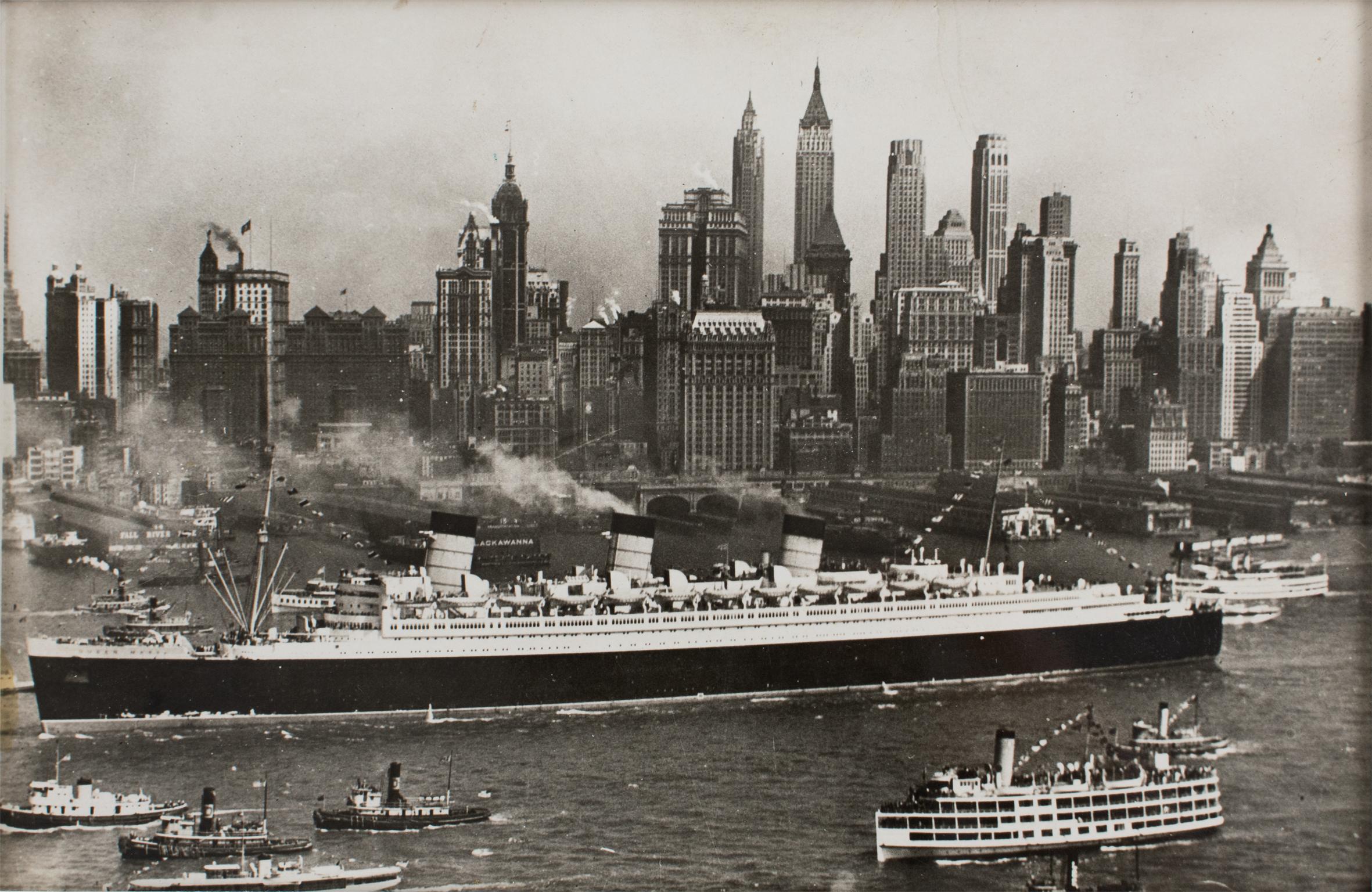 Paris Soir Press Agency Landscape Photograph - The Queen Mary in New York 1936 - Silver Gelatin B and W Photography Framed