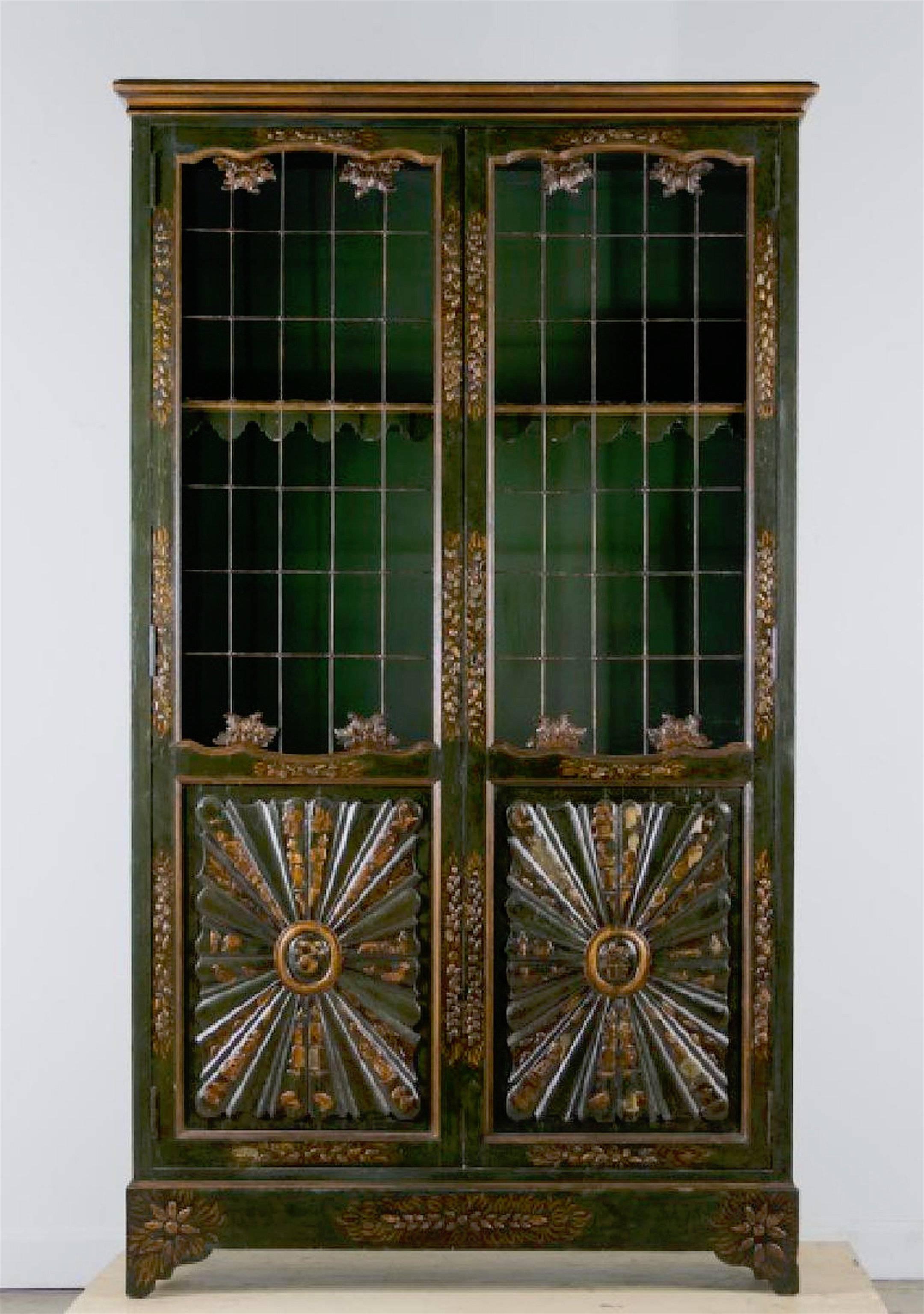 Beautiful chinoiserie gilt lacquered bookcase, in the style of Robert Jones
Provenance: A main line Philadelphia residence, acquired from Parish-Hadley in 1970s.
