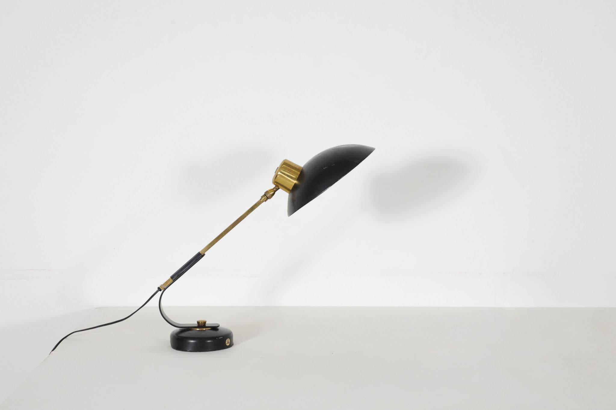 Lampe de bureau parisienne en laiton et émail noir par Ferdinand Solère, 1950 en vente 3