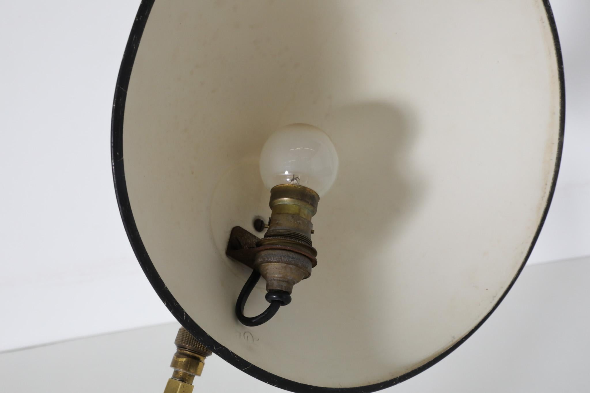 Lampe de bureau parisienne en laiton et émail noir par Ferdinand Solère, 1950 en vente 11